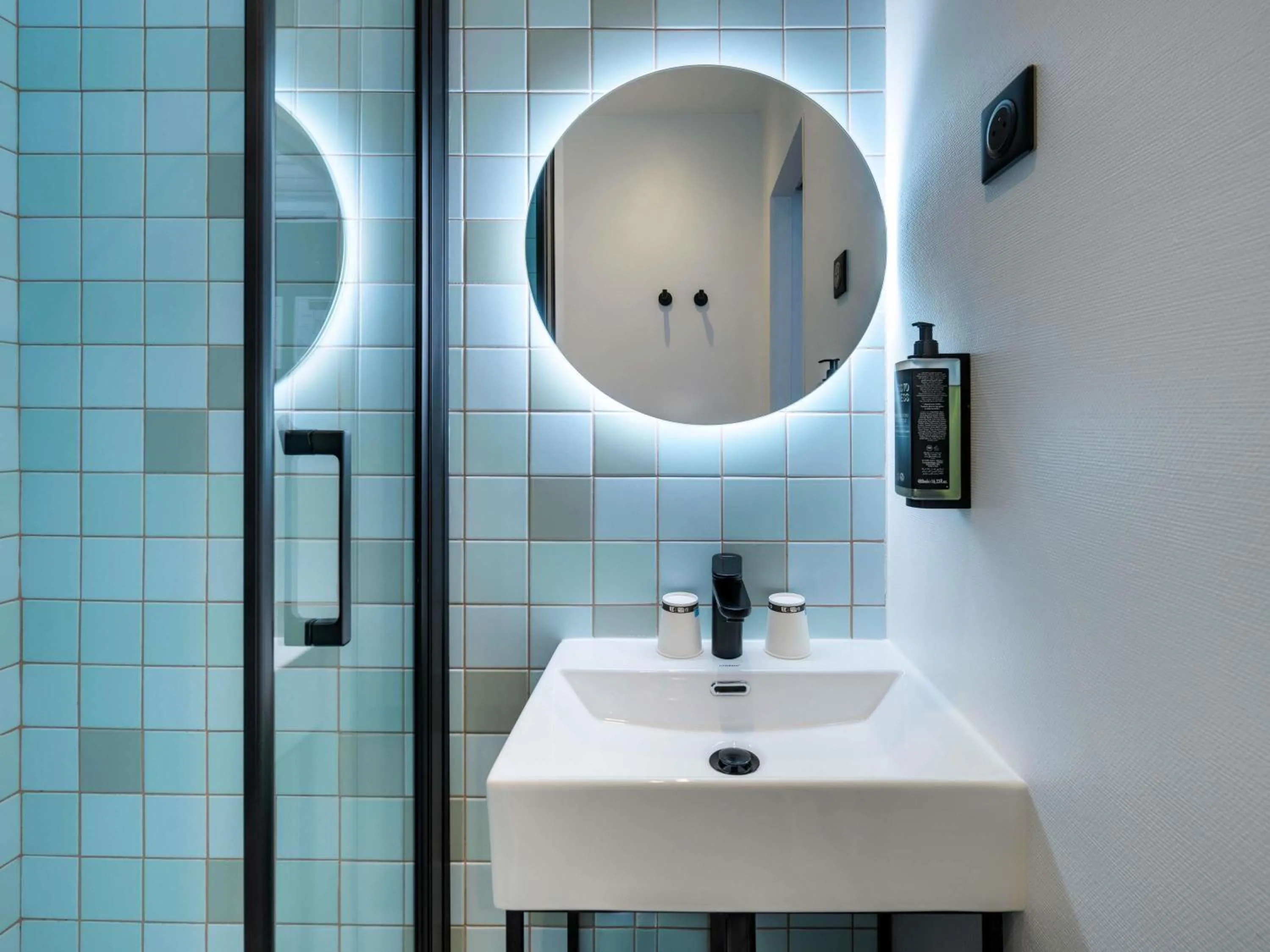 Bedroom in ibis Styles Paris Cadet Lafayette