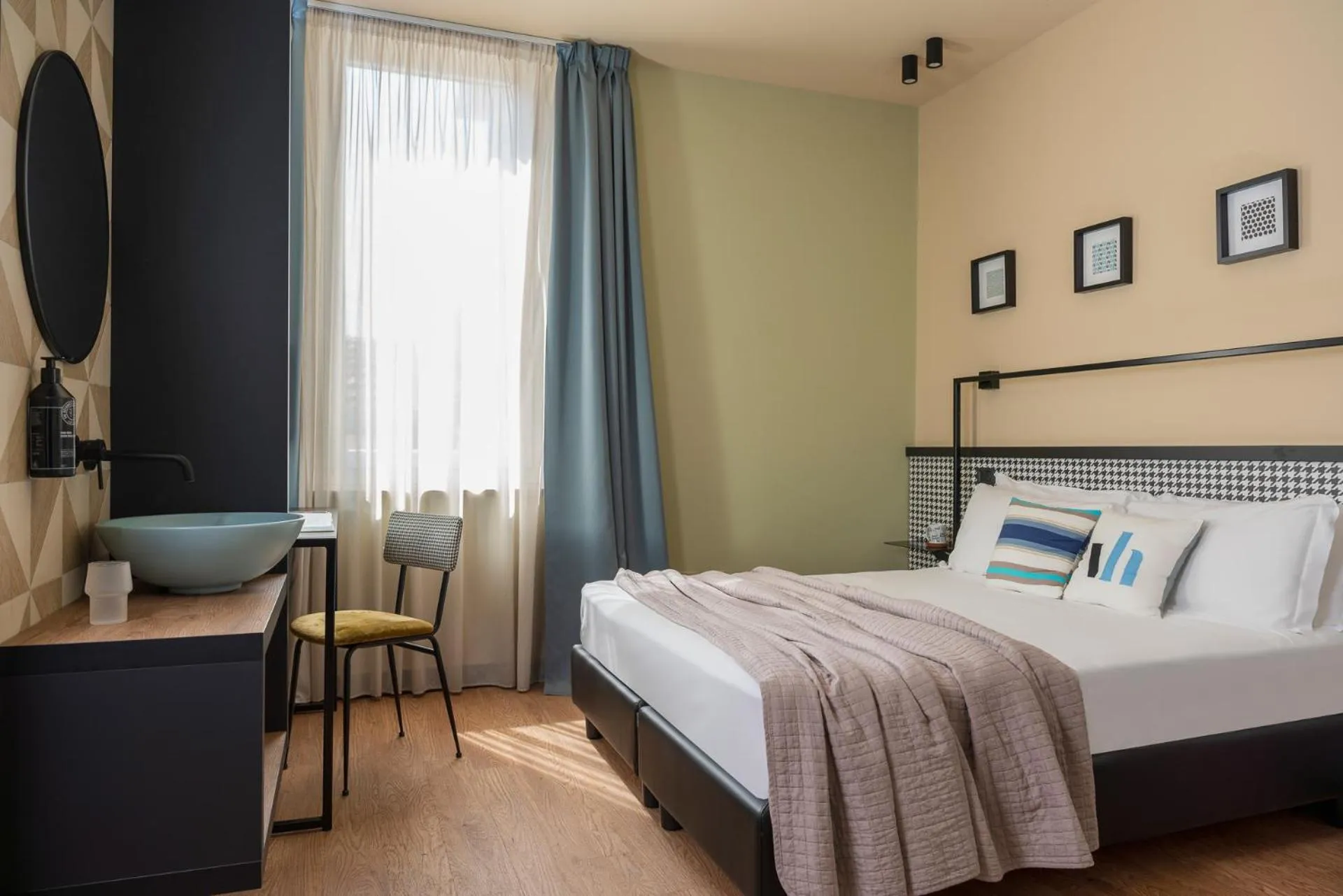 Bedroom, Bed in Hotel Vagabond