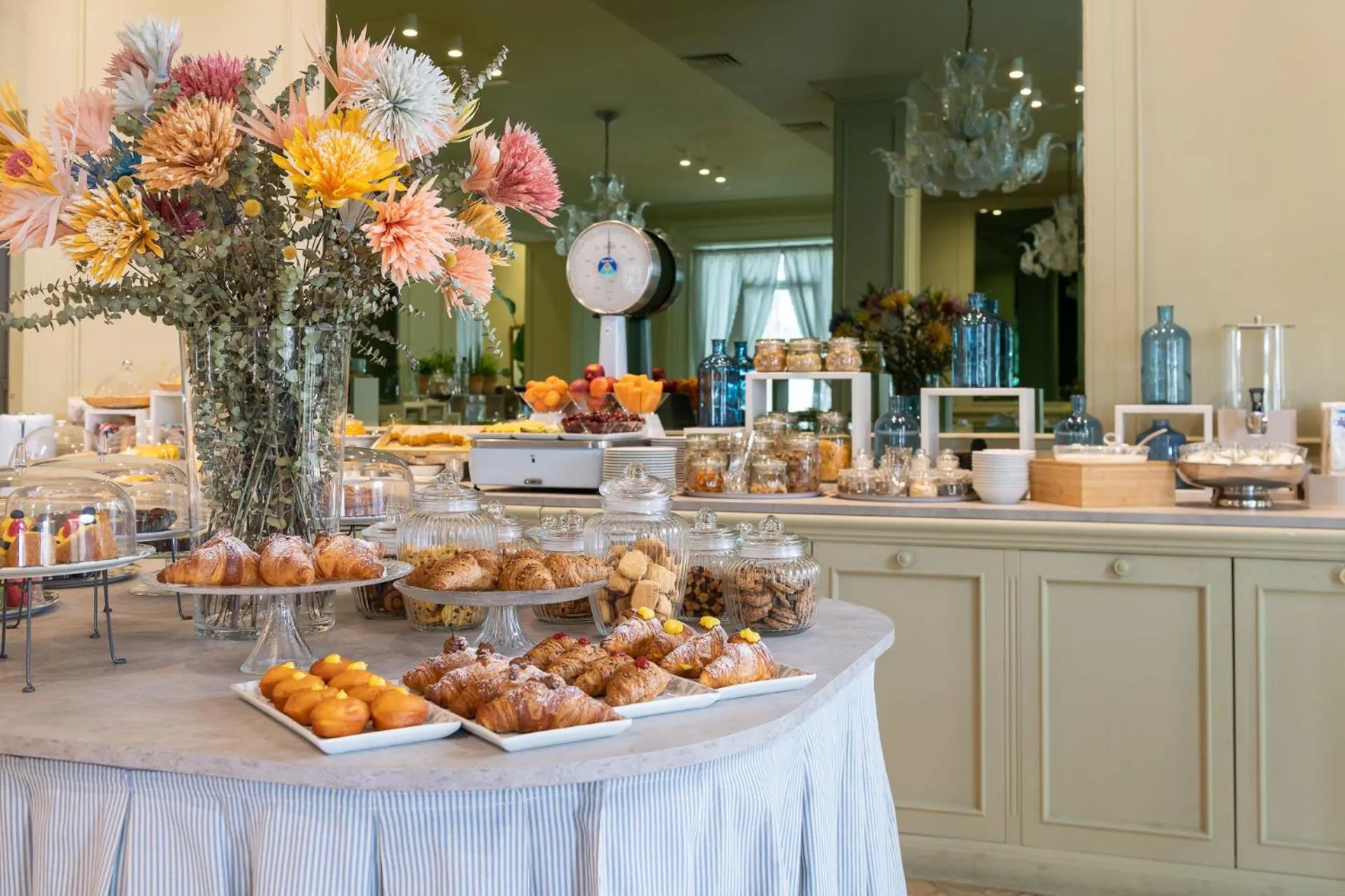 Buffet breakfast in Hotel Vagabond