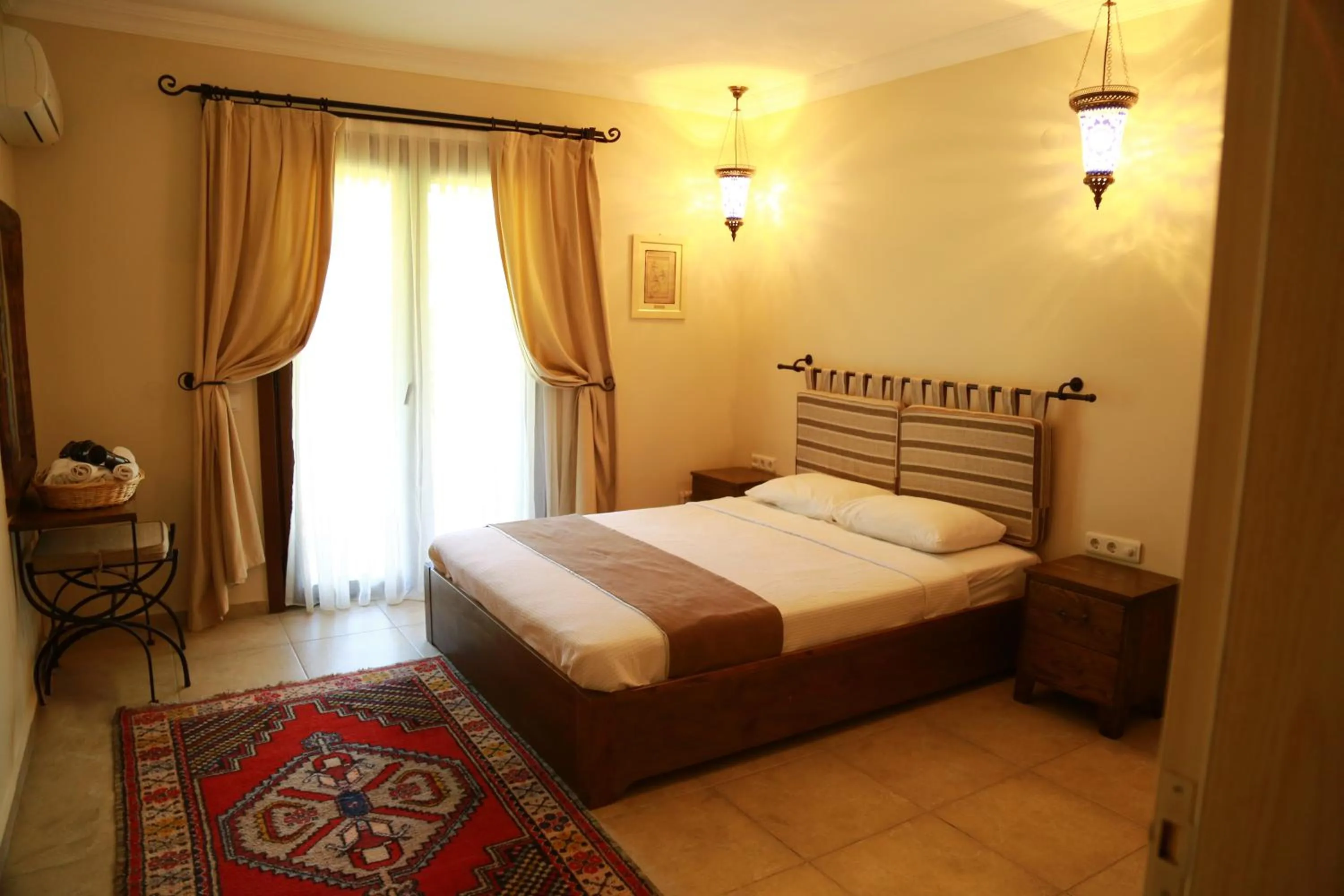 Bedroom, Bed in Dardanos Hotel