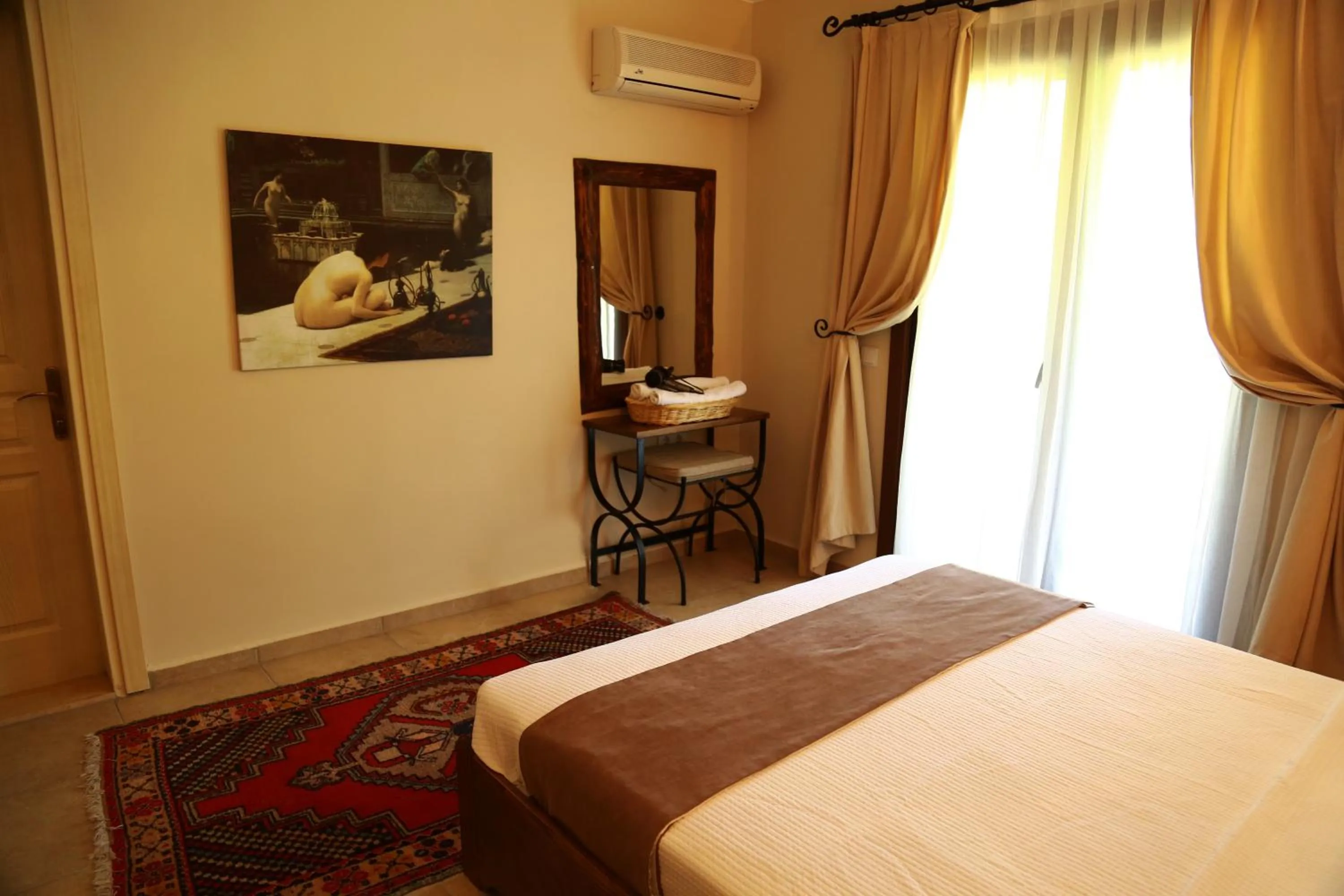 Bedroom, Bed in Dardanos Hotel