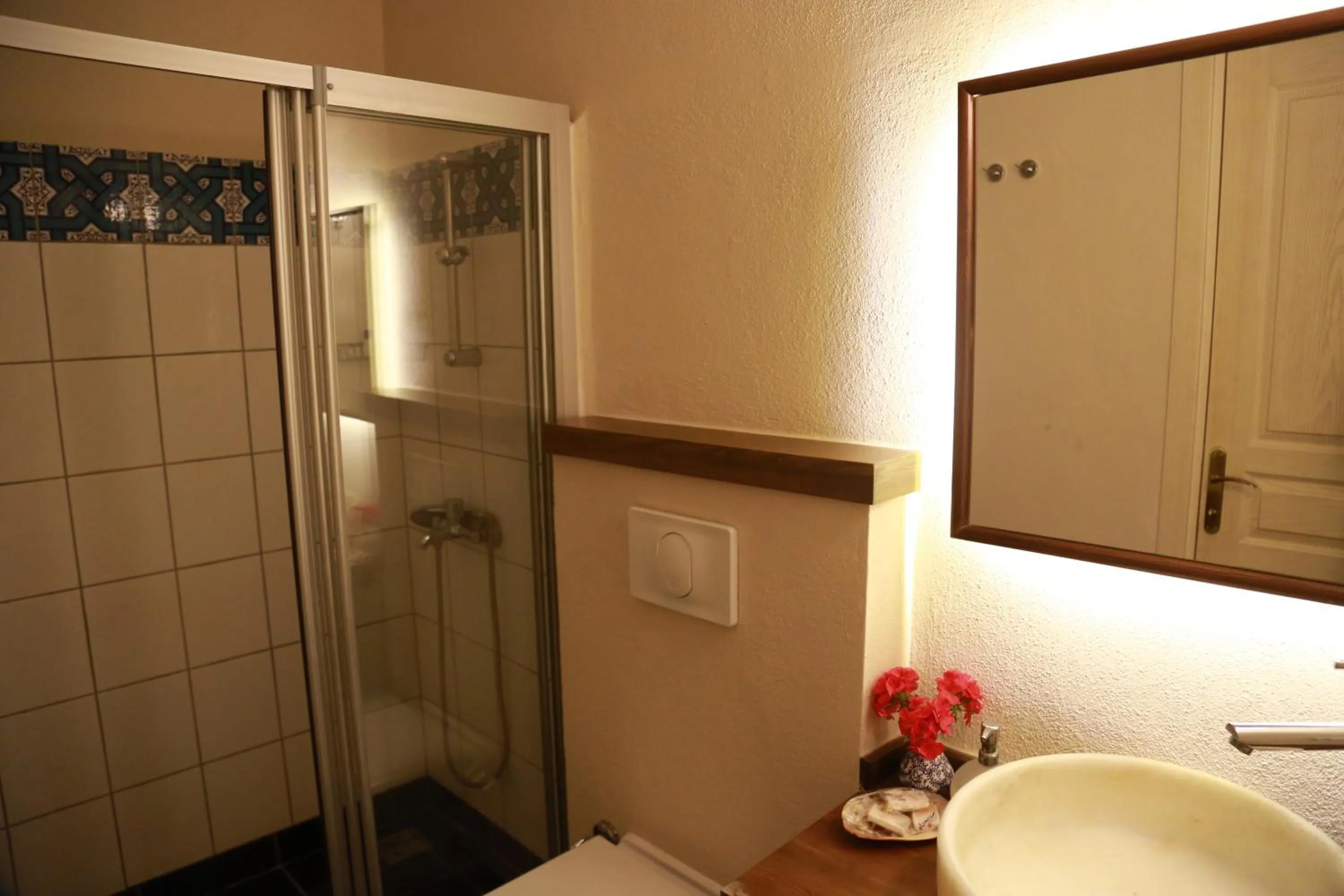 Shower in Dardanos Hotel