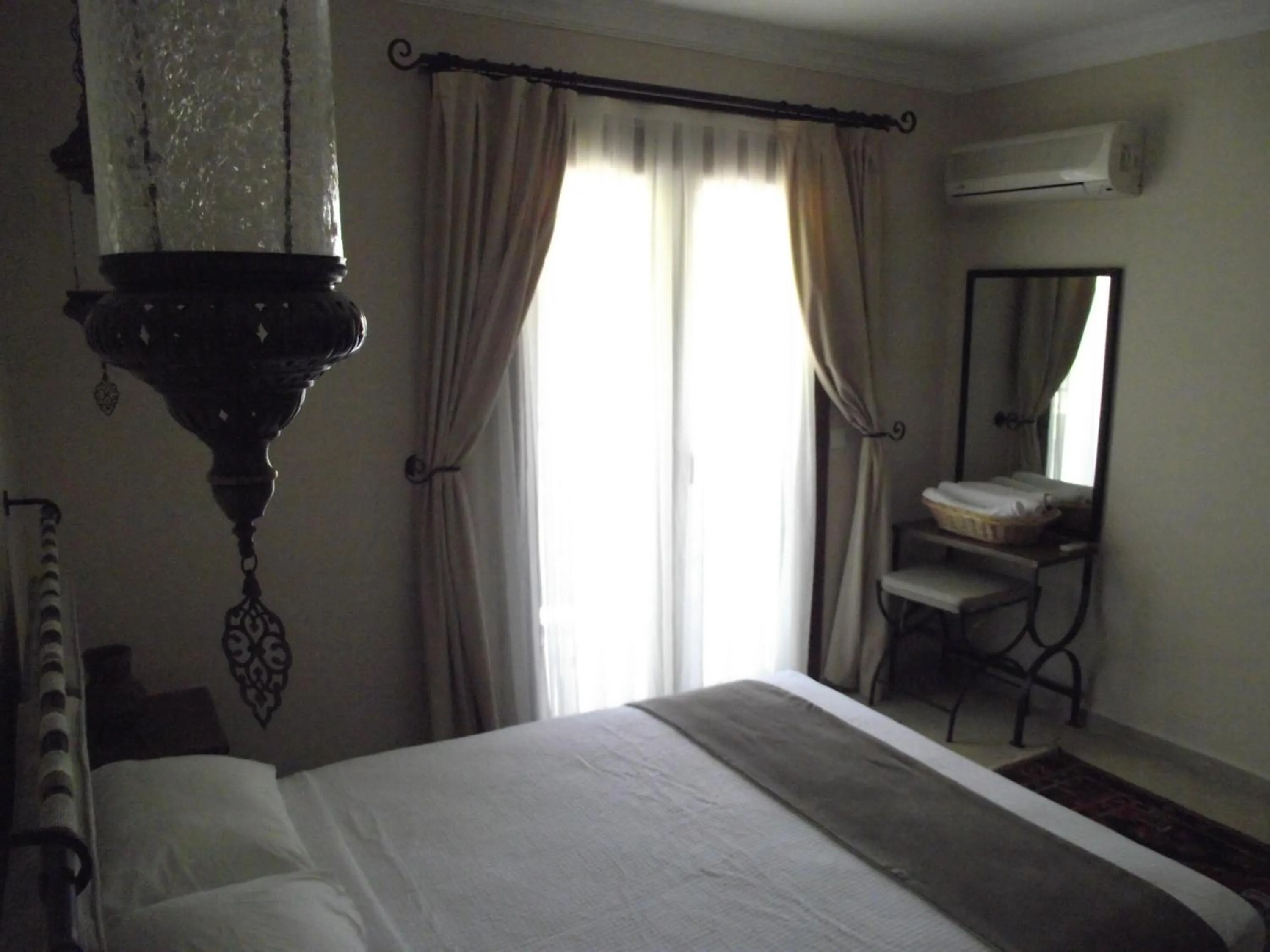 Bed in Dardanos Hotel