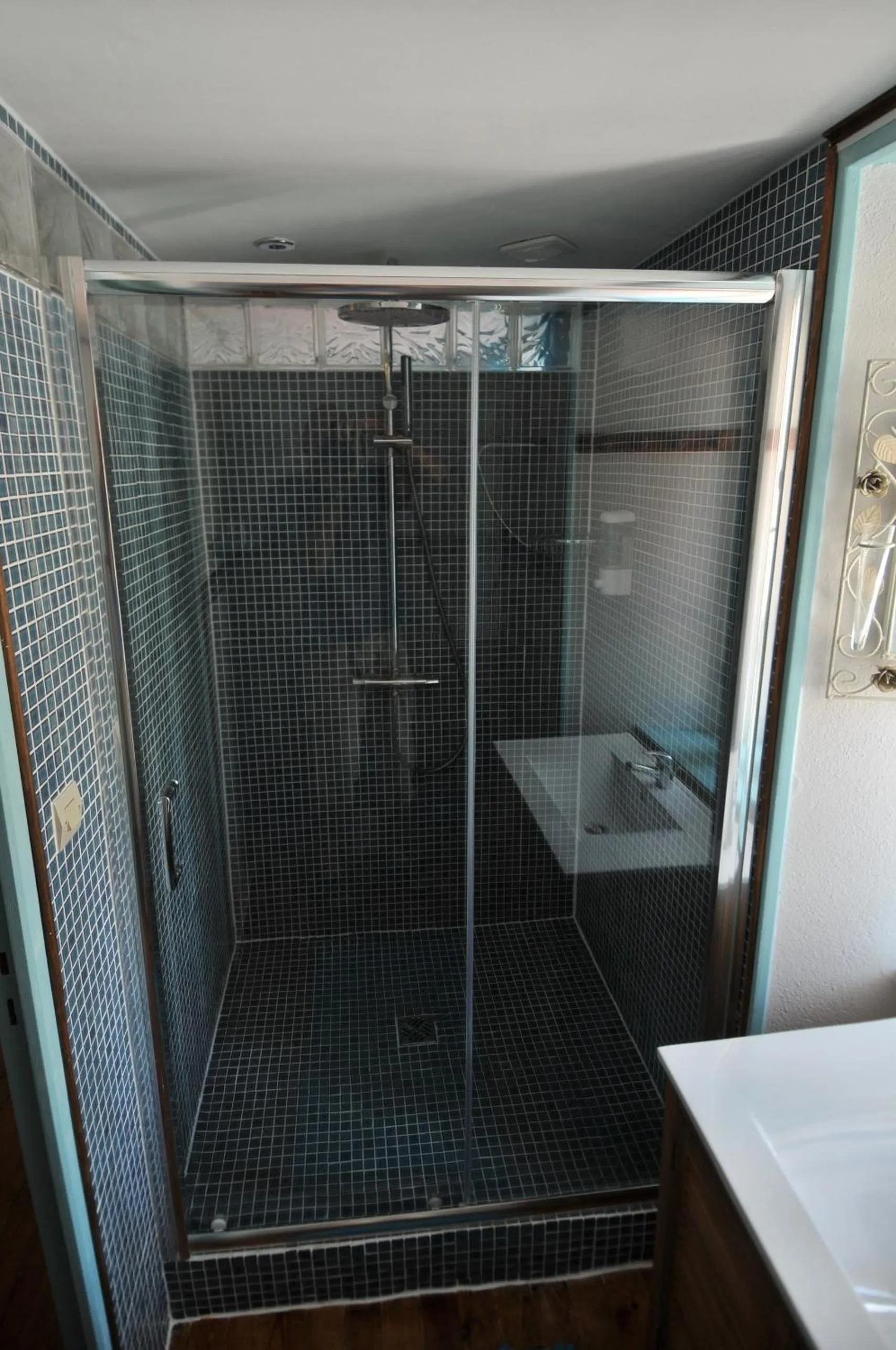 Shower in Auberge De La Providence