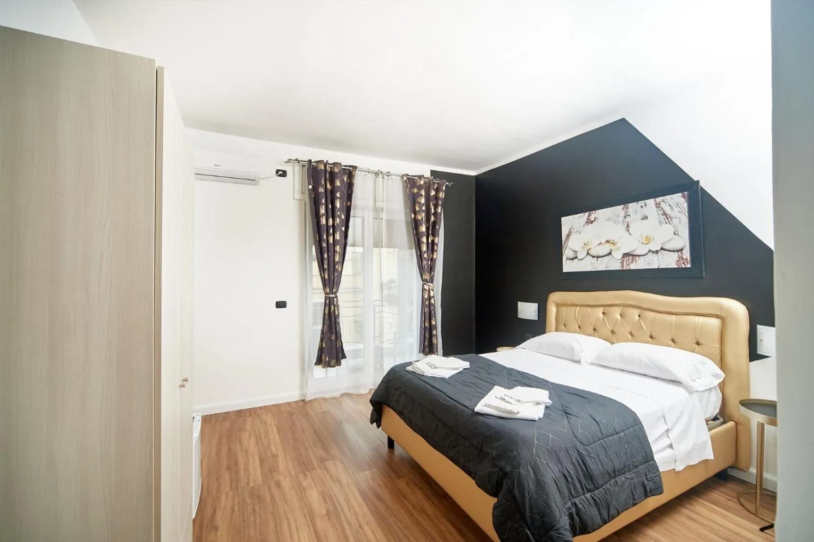 Bed in Mirosa Bed and Breakfast