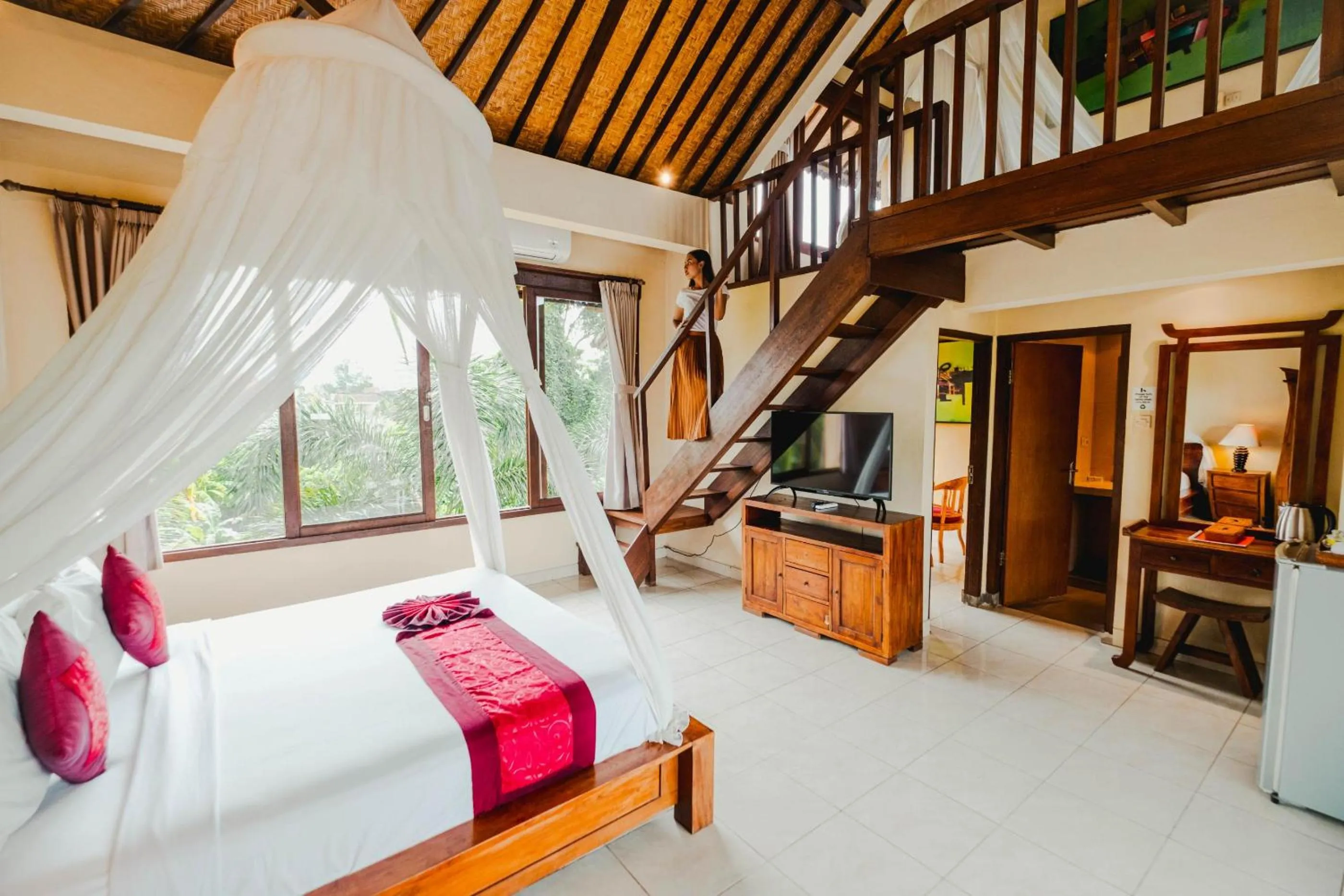 Communal lounge/ TV room, Bed in Sri Aksata Ubud Resort