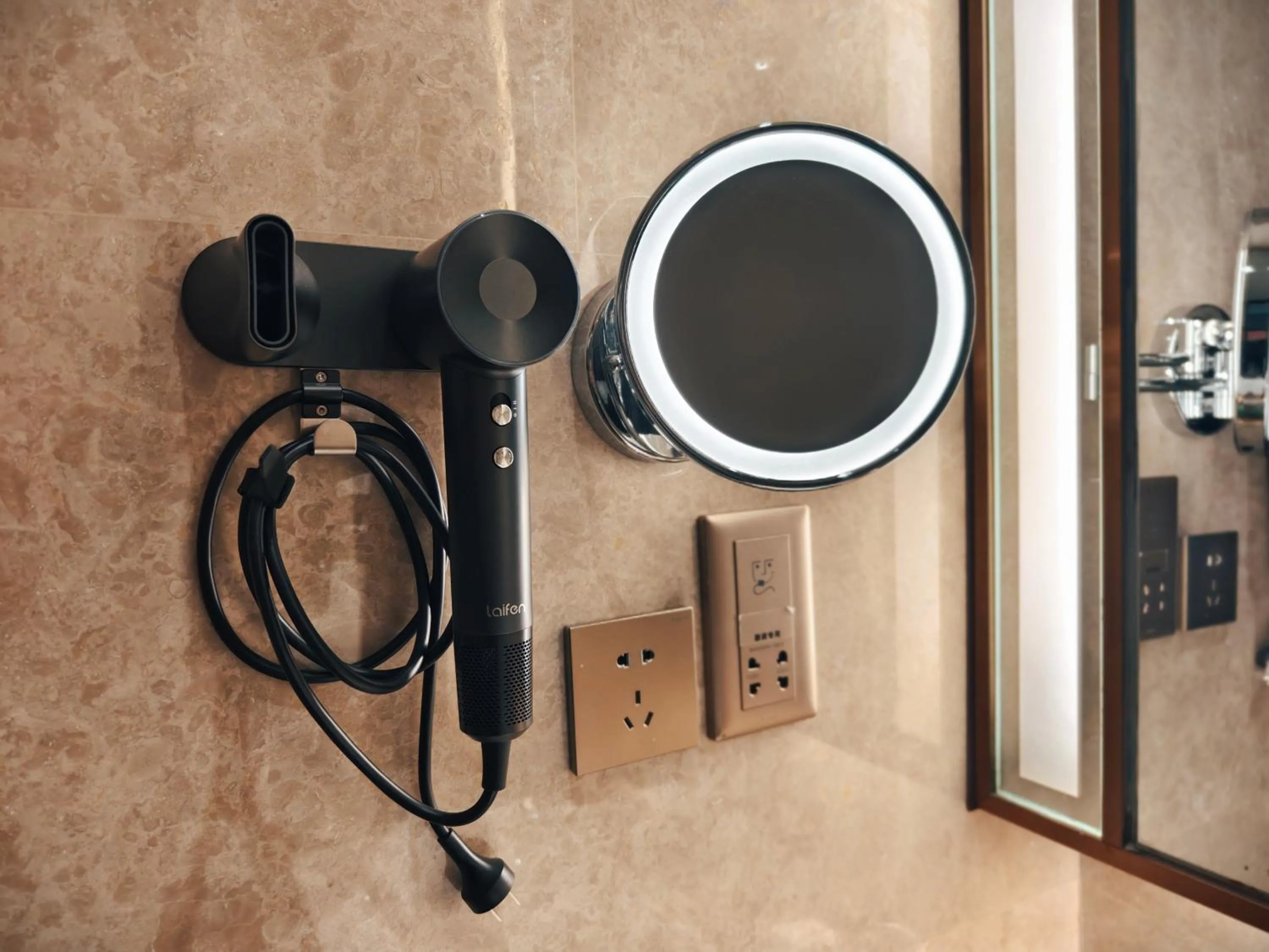 hair dryier in Fraser Suites Dalian