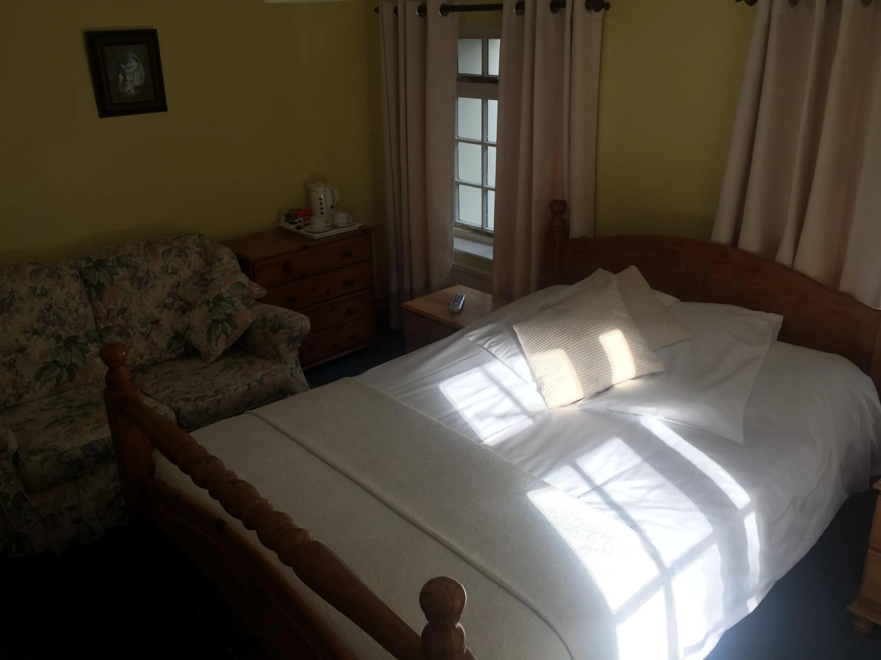 Bedroom, Bed in The Winchfield Inn