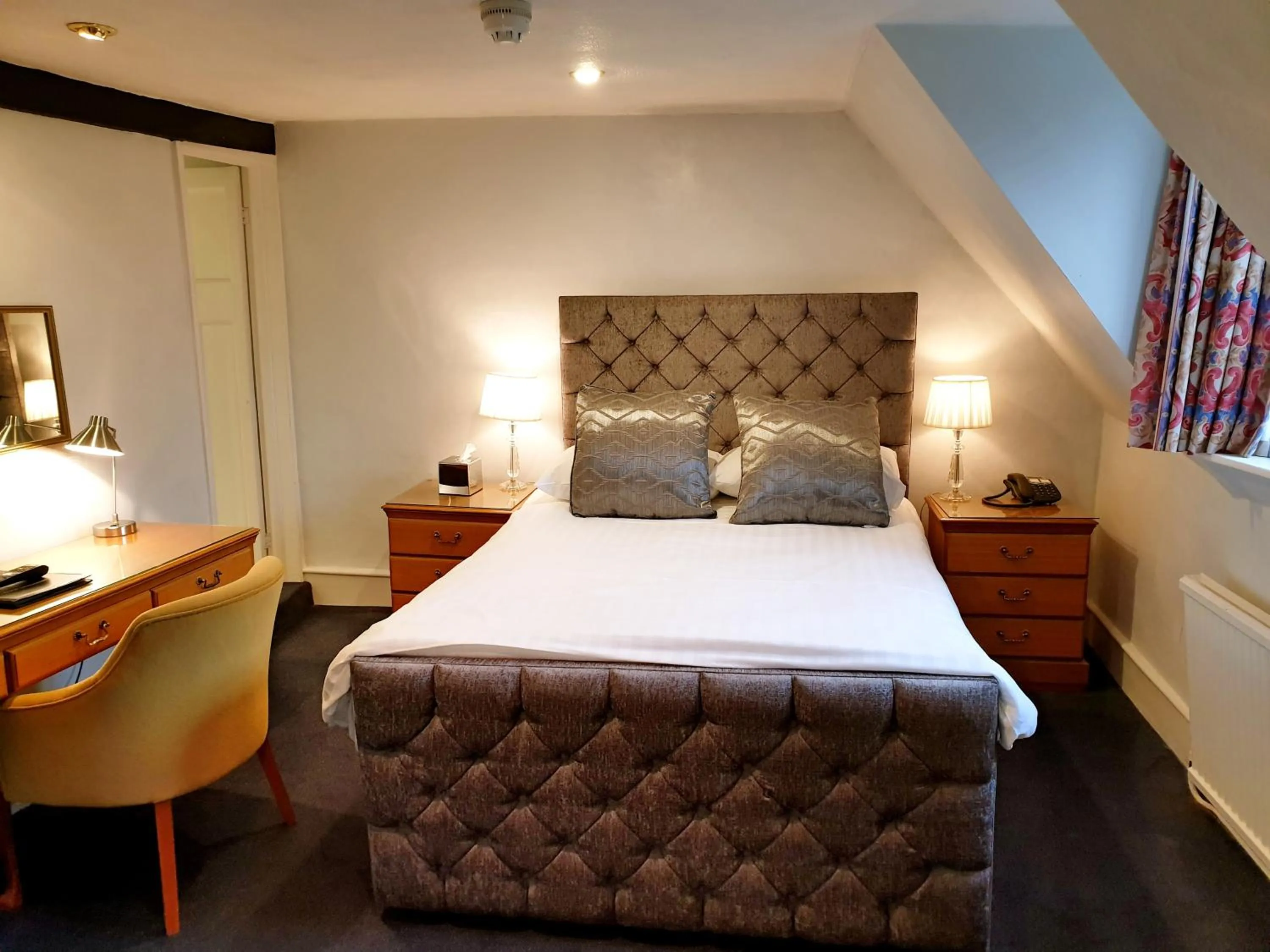 Bedroom, Bed in The Crown House Inn