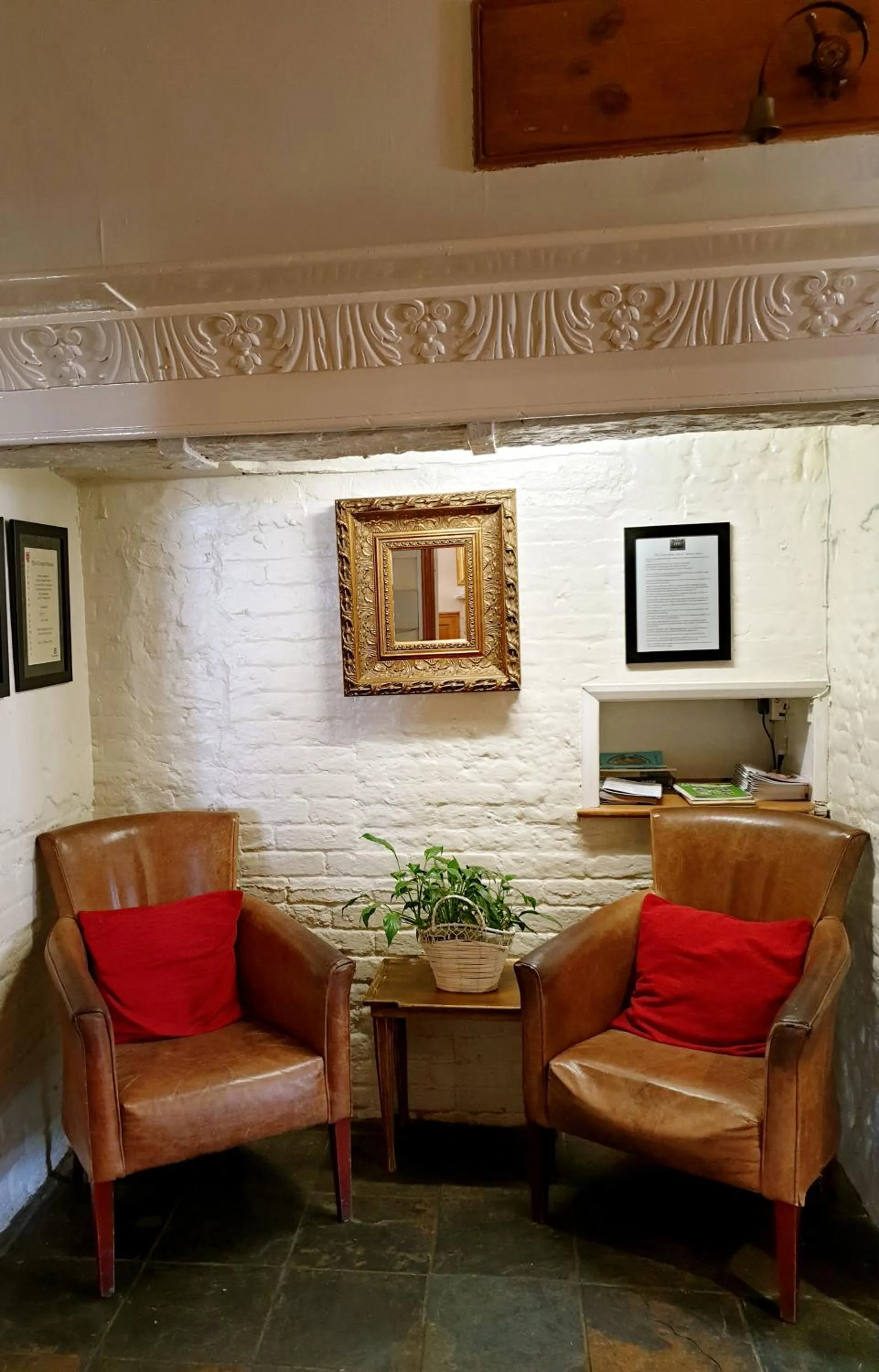 Lobby or reception in The Crown House Inn