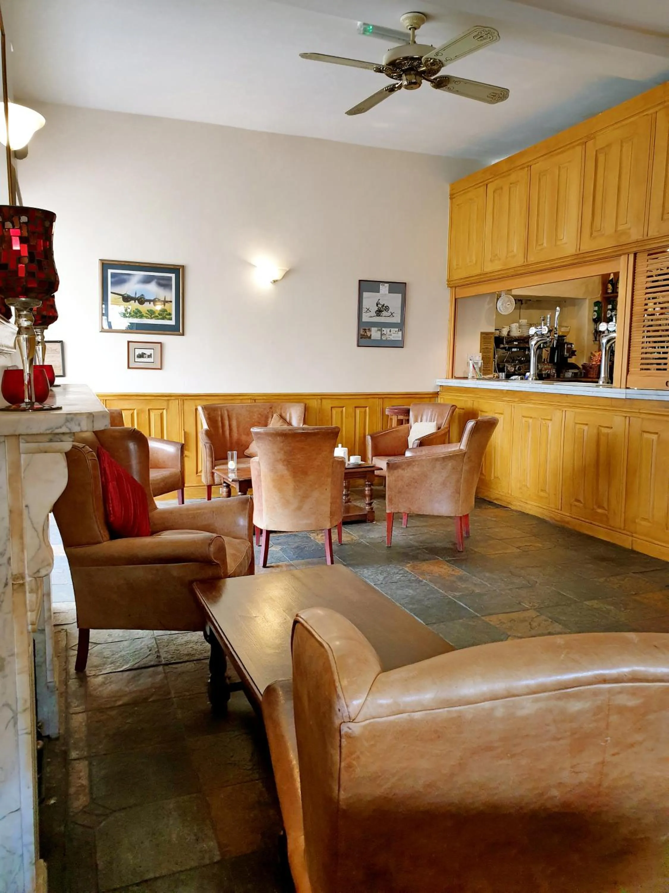 Lounge or bar in The Crown House Inn