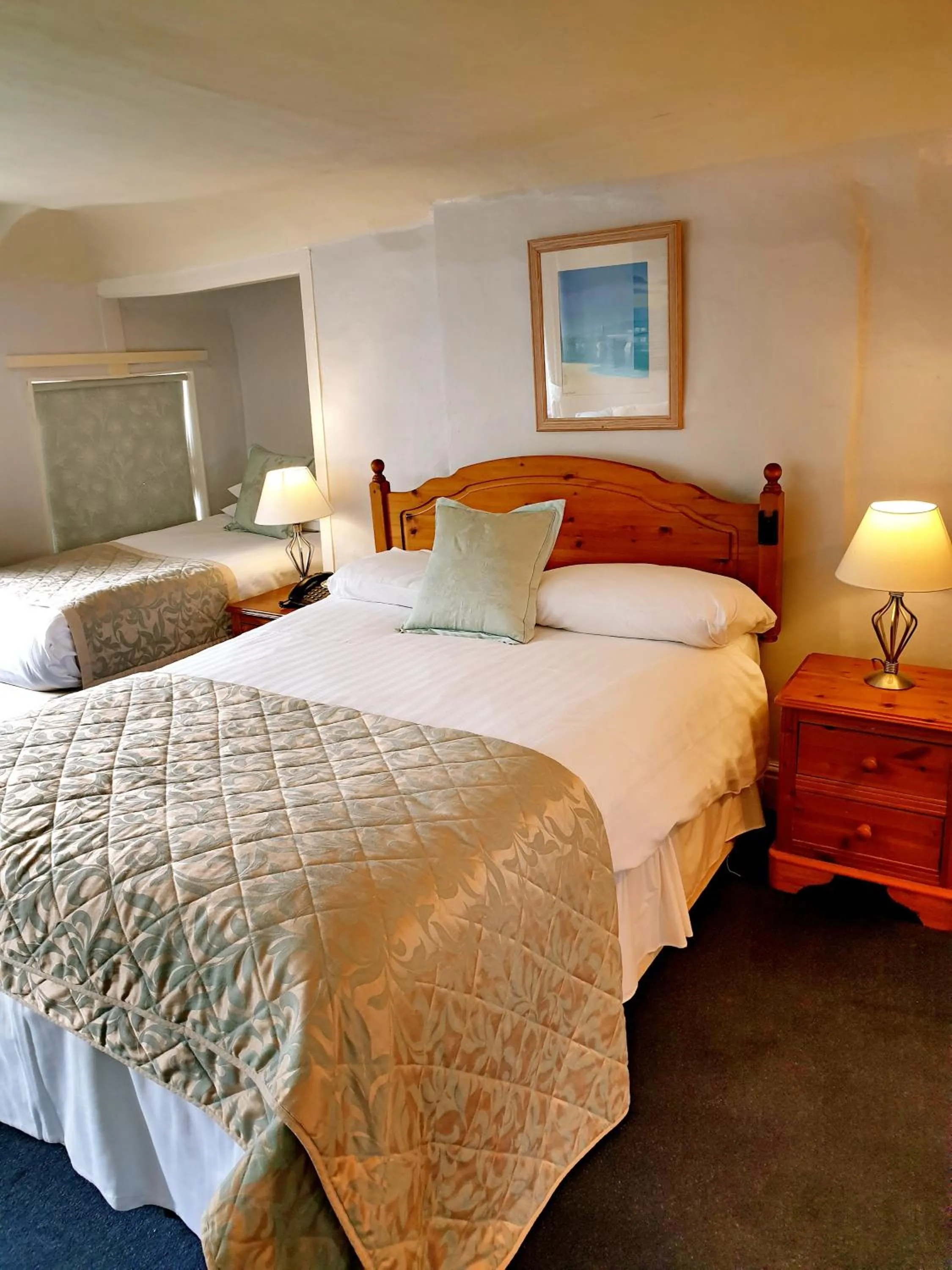 Bedroom, Bed in The Crown House Inn