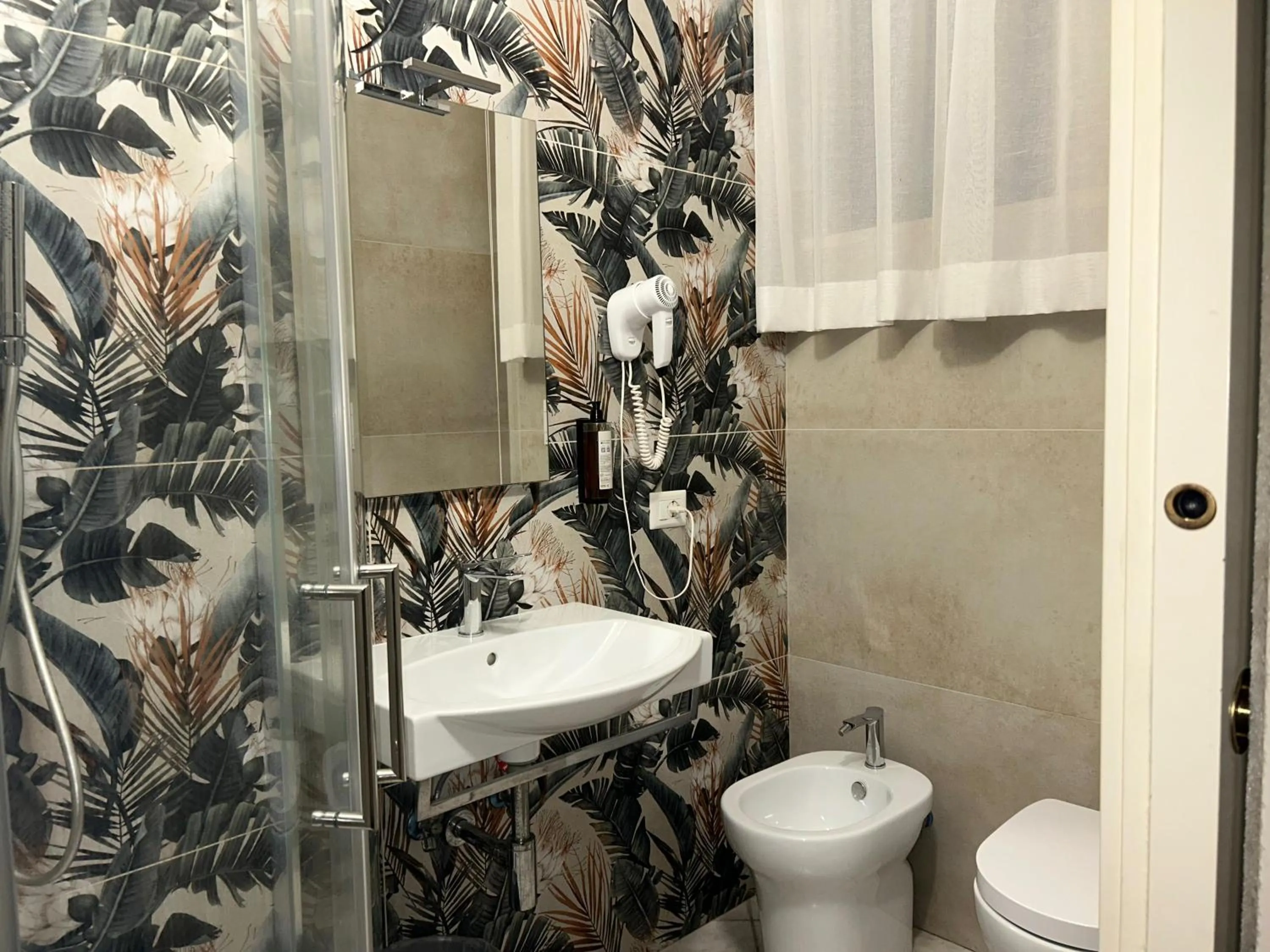 Shower in Hotel Dei Tartari