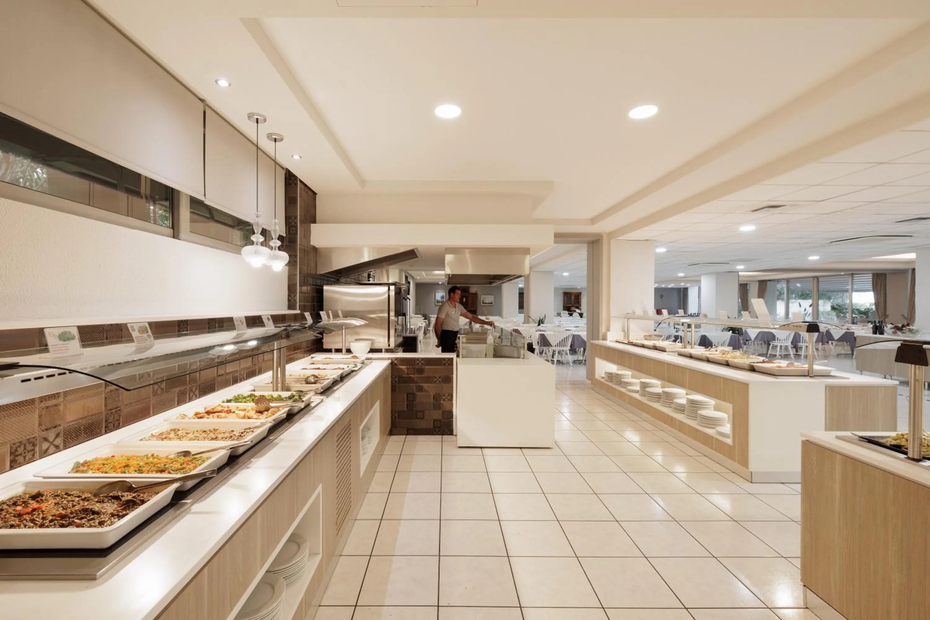 Restaurant/places to eat in Elea Beach Hotel