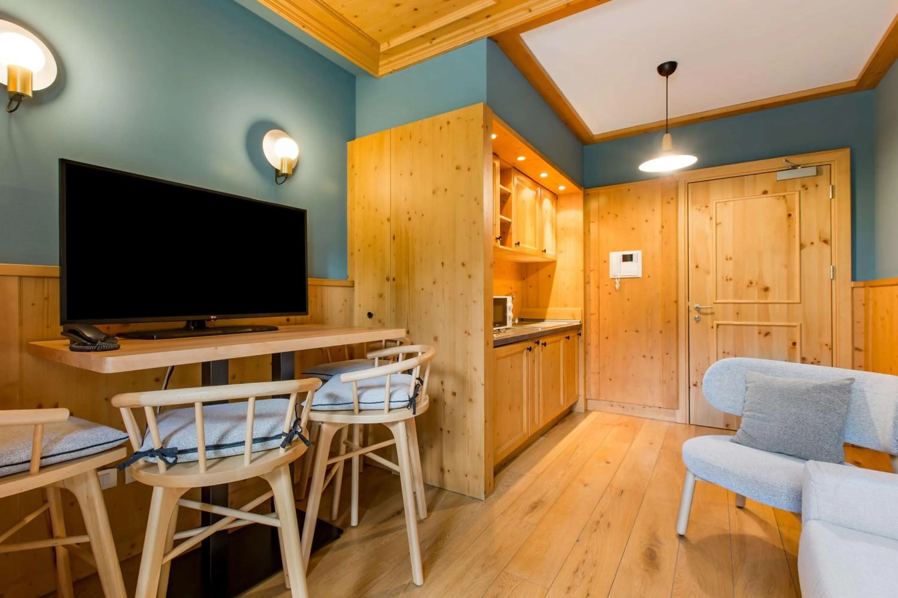 Photo of the whole room in Radisson Residences Savoia Palace Cortina d’Ampezzo