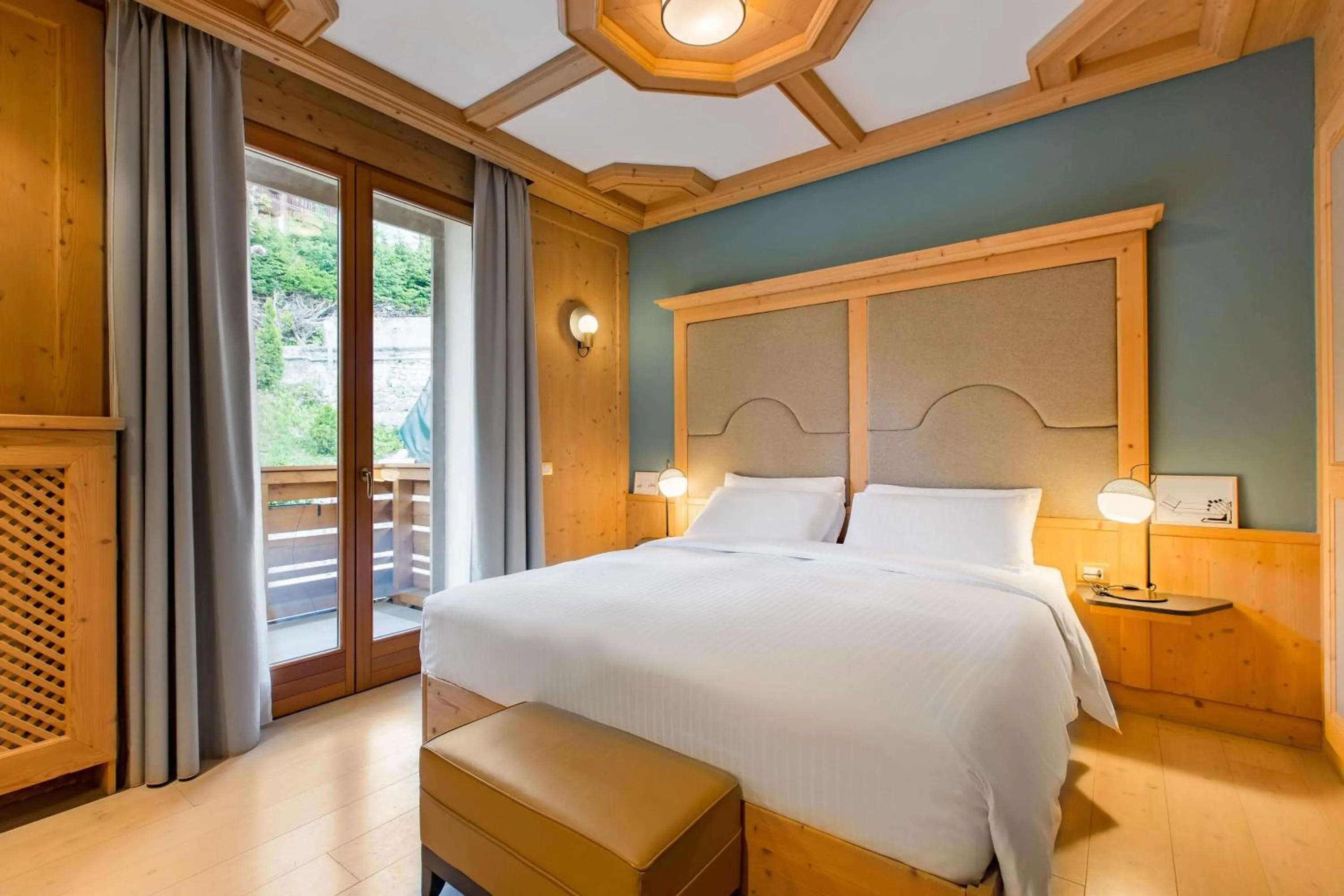 Photo of the whole room, Bed in Radisson Residences Savoia Palace Cortina d’Ampezzo