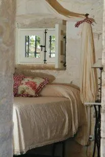 Decorative detail, Bed in Masseria Cianciò