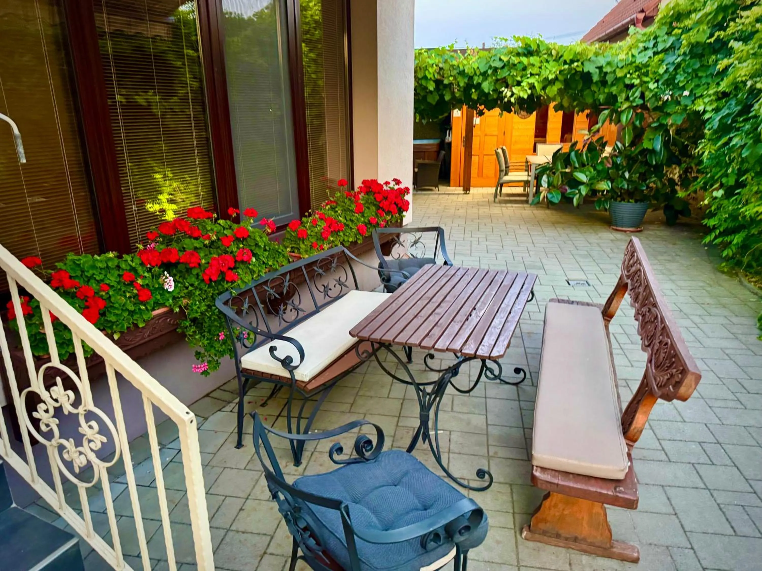 Fészek Fogadó - Pension Nest