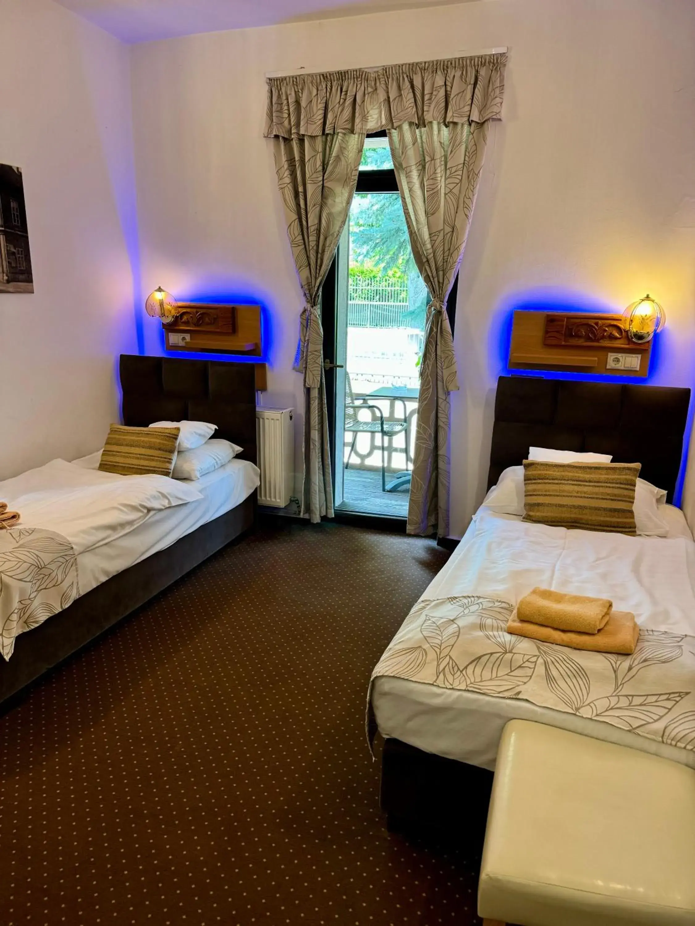 Twin Room with Balcony - single occupancy in Fészek Fogadó - Pension Nest Twin Room with Balcony - single occupancy in Fészek Fogadó - Pension Nest