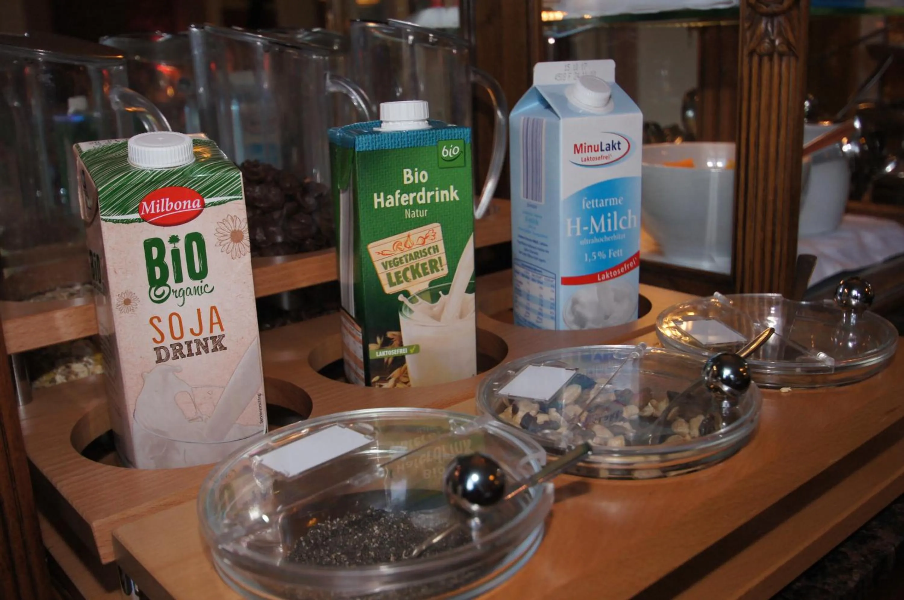 Buffet breakfast in UNO Hotel Chapeau Noir - Free Parking