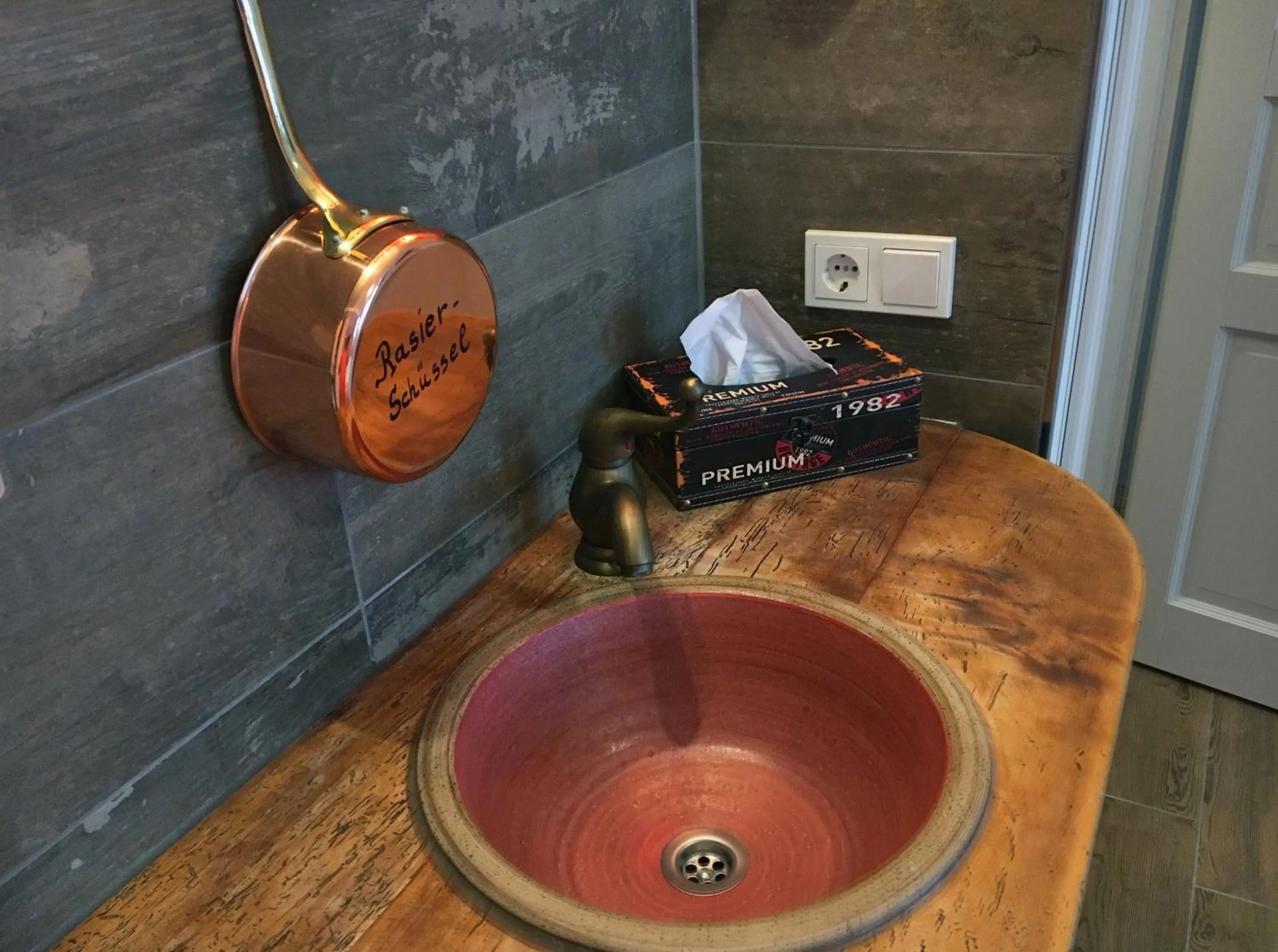 Bathroom in UNO Hotel Chapeau Noir - Free Parking