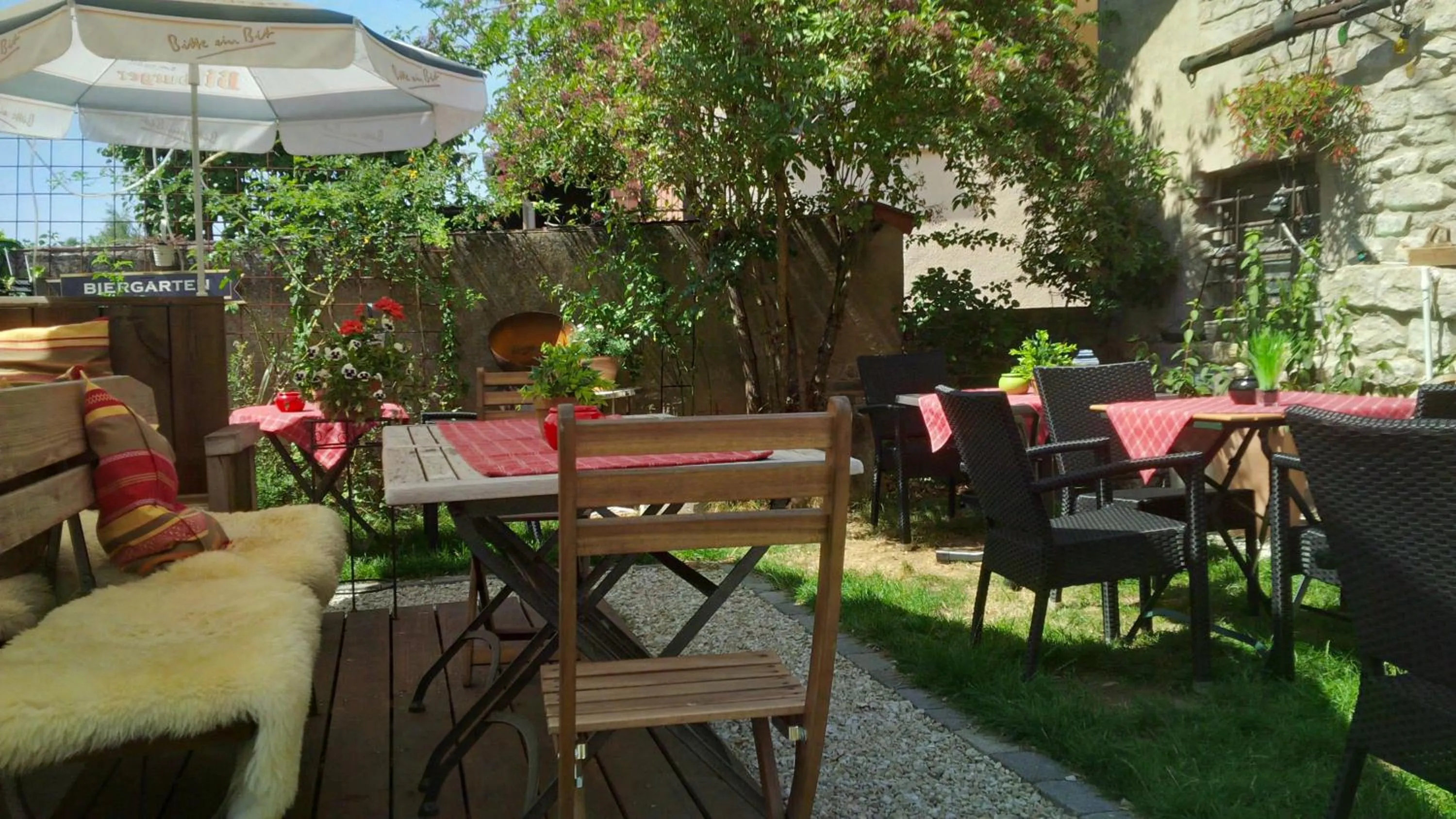 Patio in UNO Hotel Chapeau Noir - Free Parking