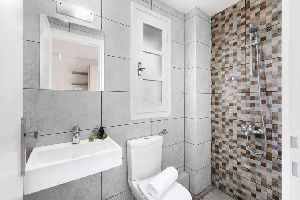 Shower in Cathrin Suites