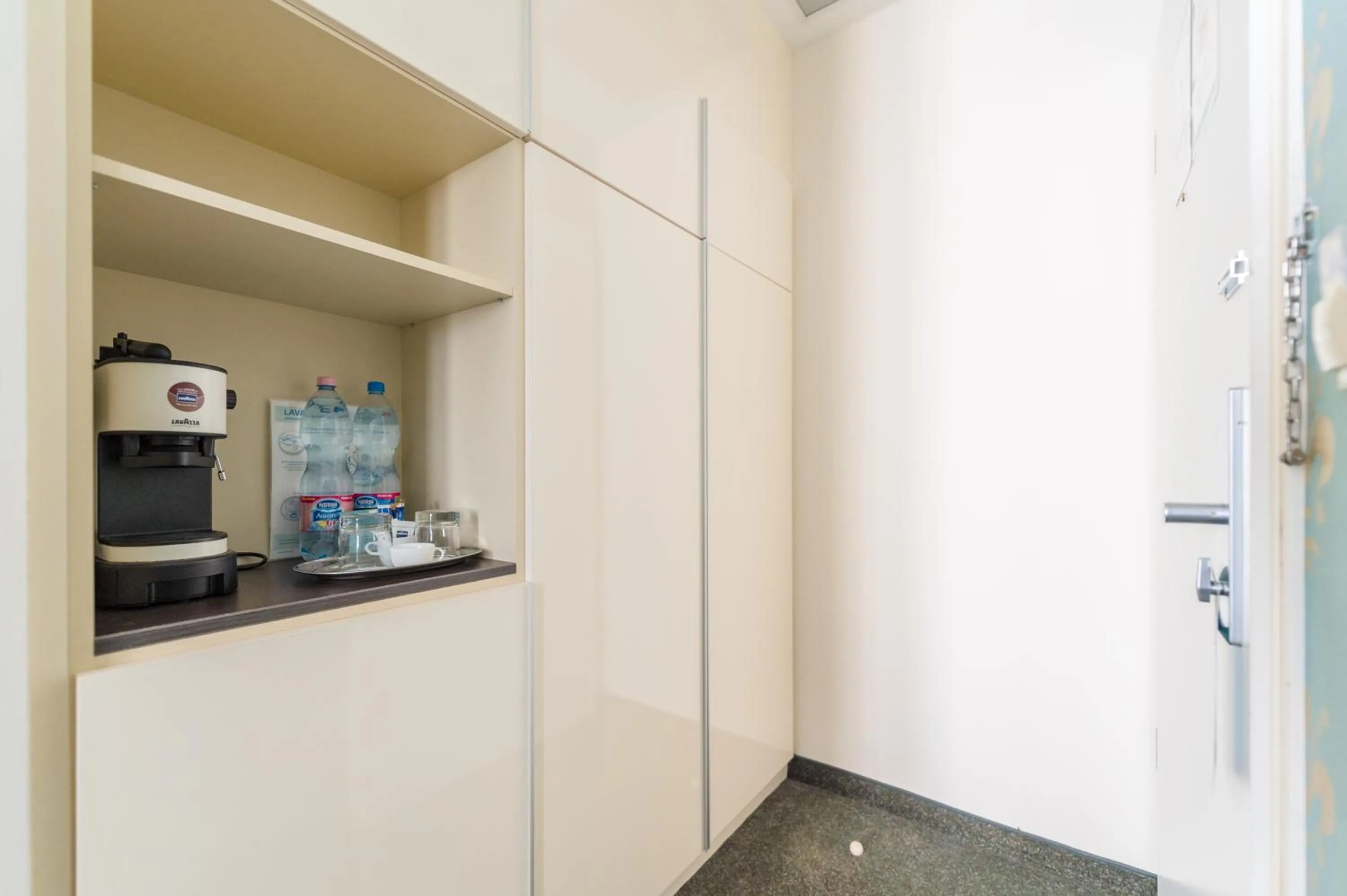 Coffee/tea facilities in La Prima Fashion Hotel Budapest