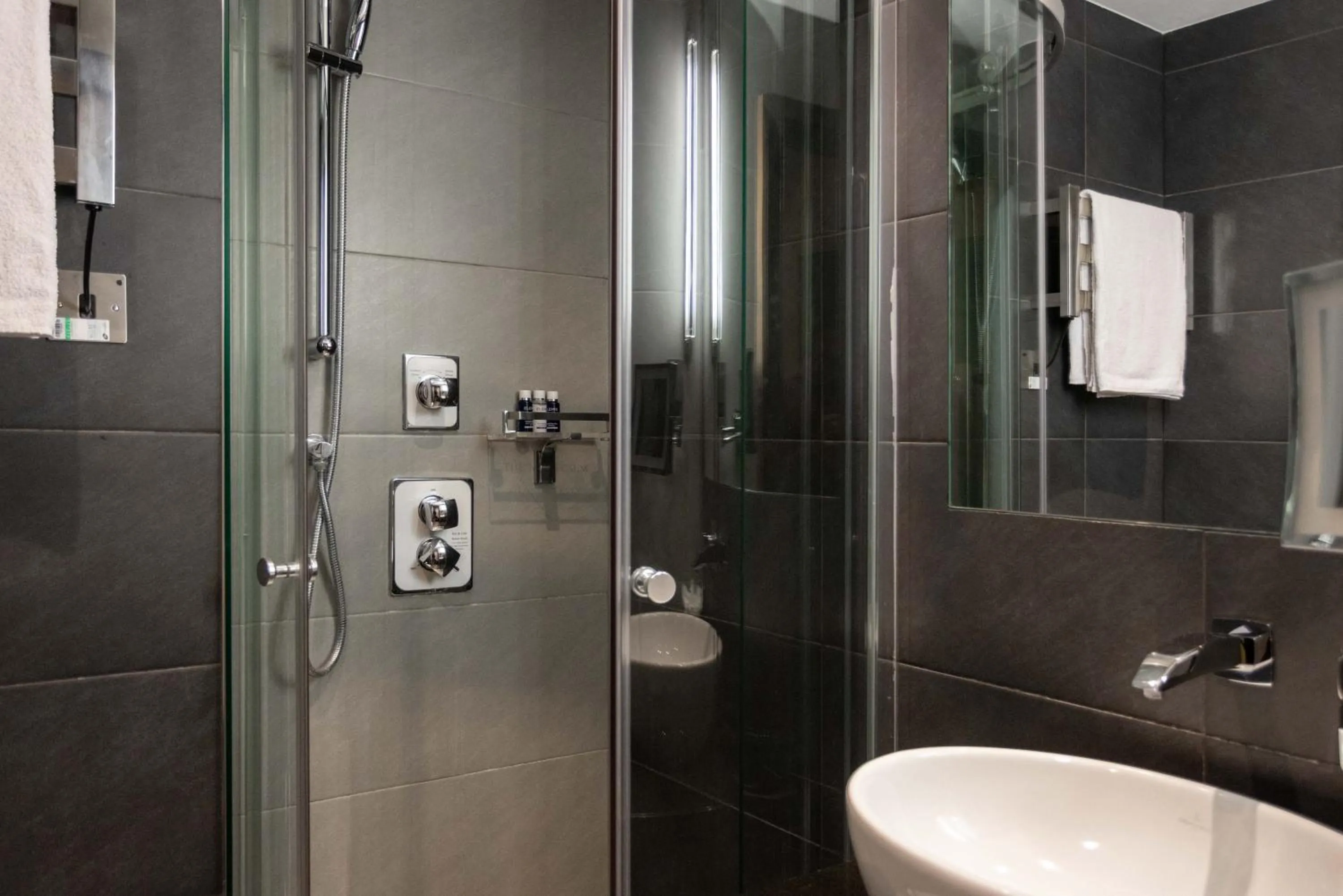 Bathroom in Montcalm Brewery, London City