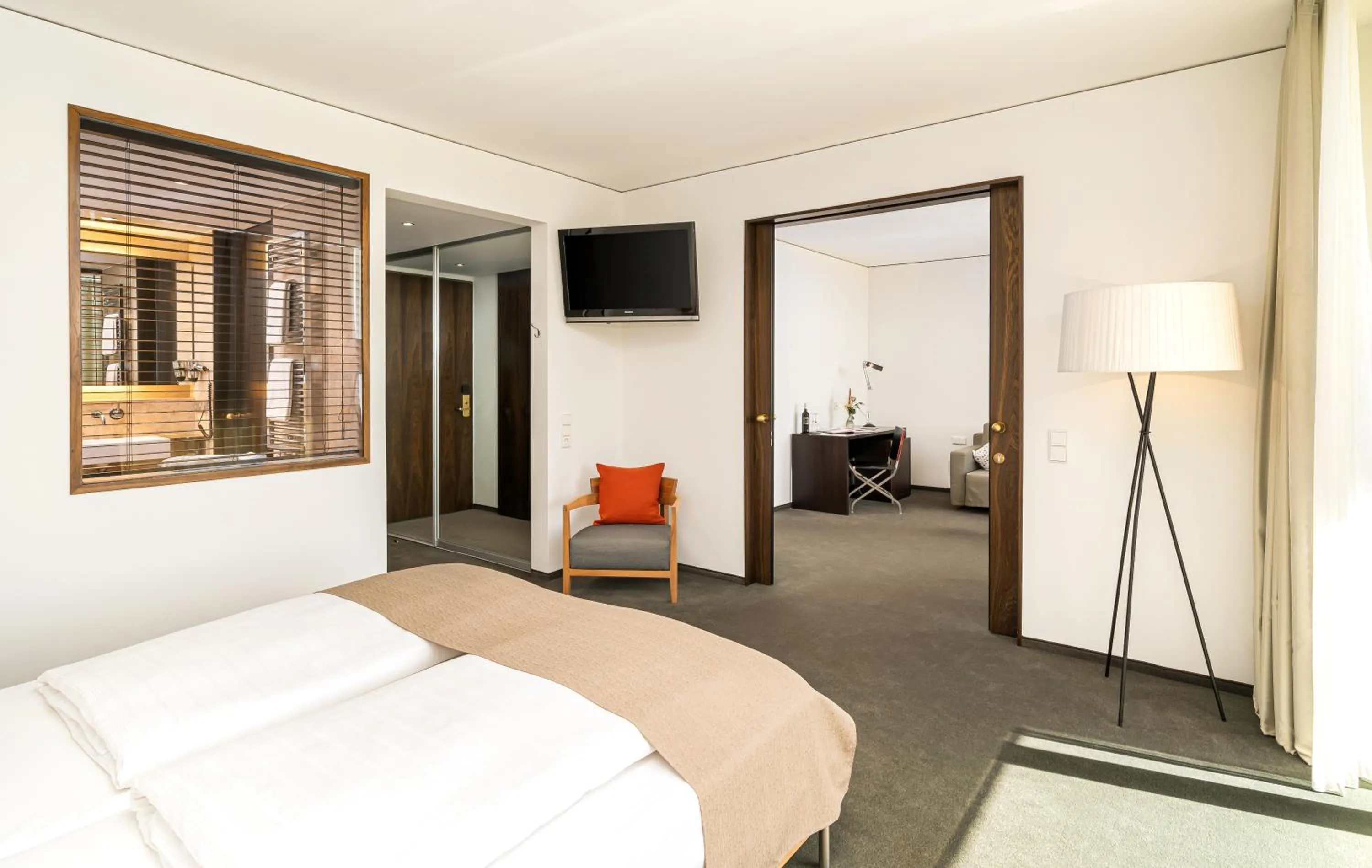 Photo of the whole room, Bed in Angel's - das hotel am golfpark