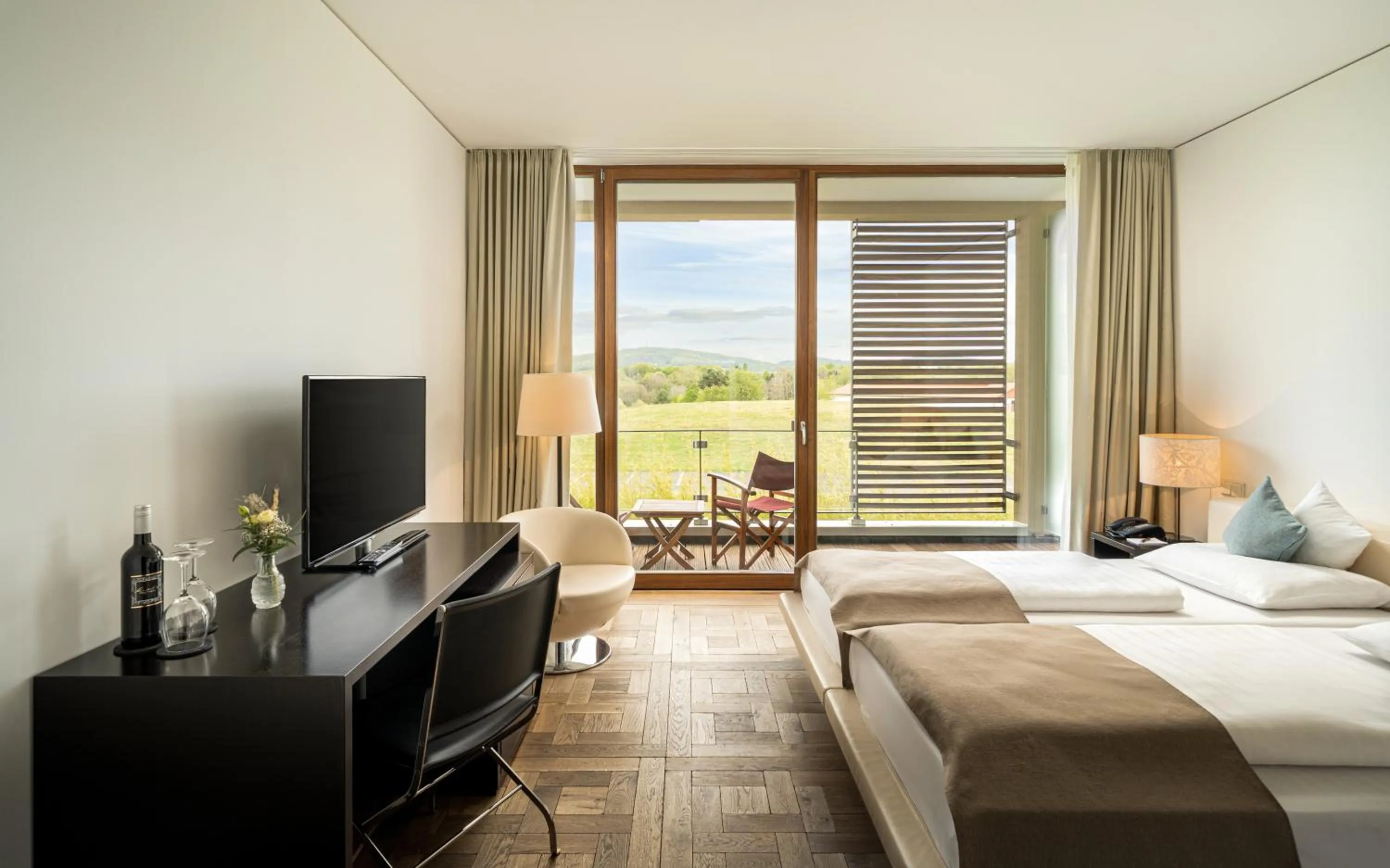 Photo of the whole room, Bed in Angel's - das hotel am golfpark