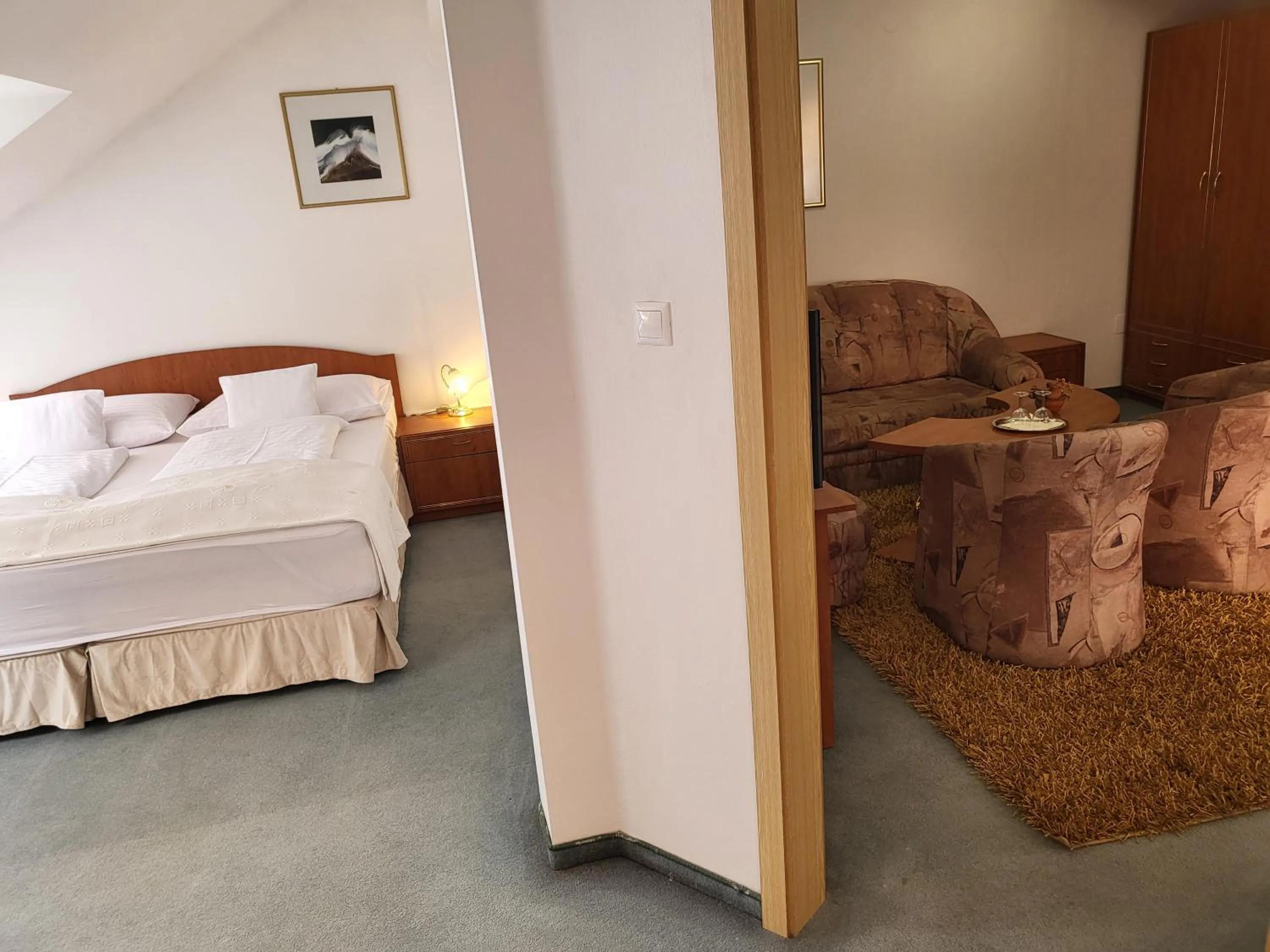 Living room, Bed in Hotel Margit