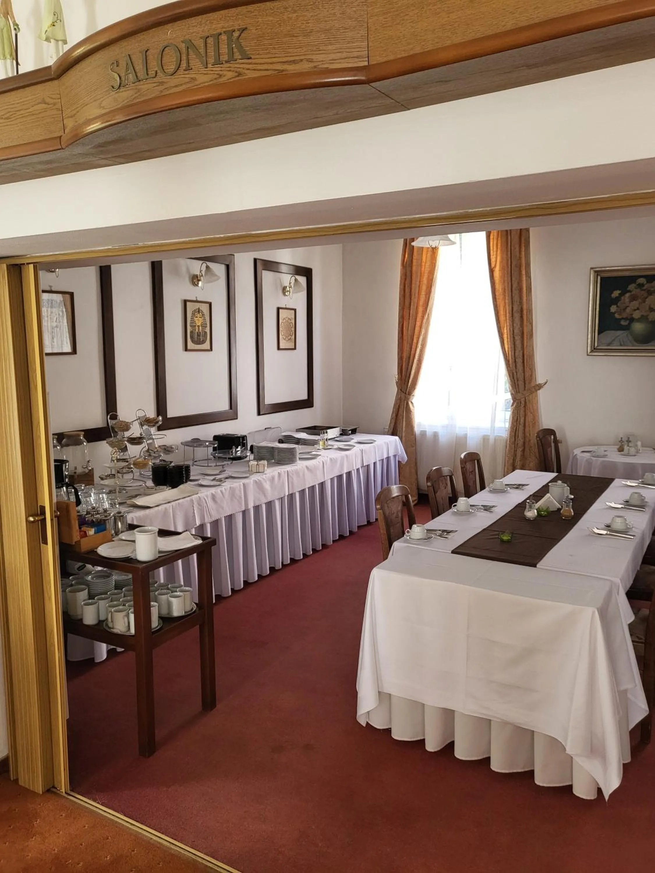 Restaurant/places to eat in Hotel Margit