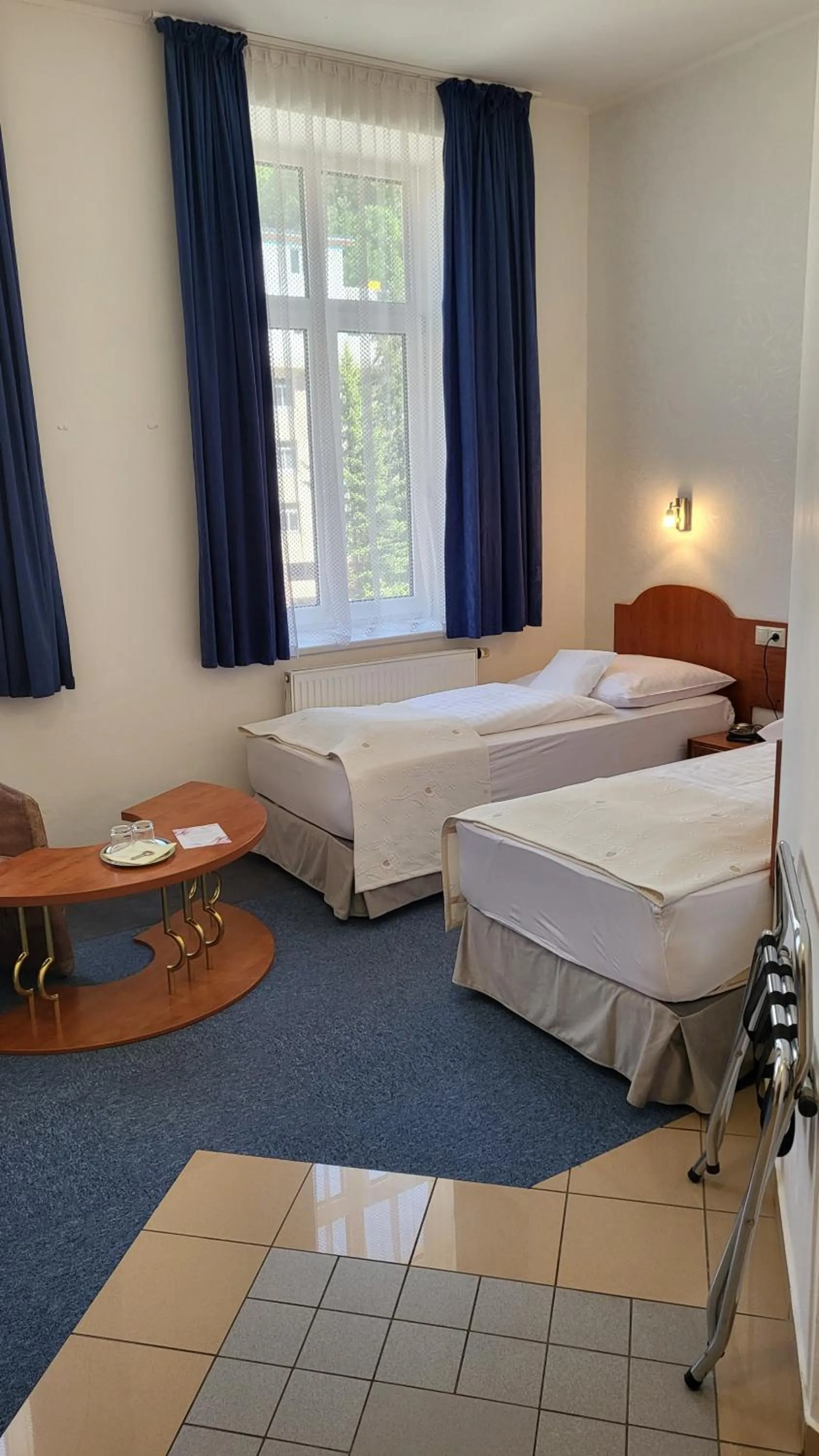 Property building, Bed in Hotel Margit