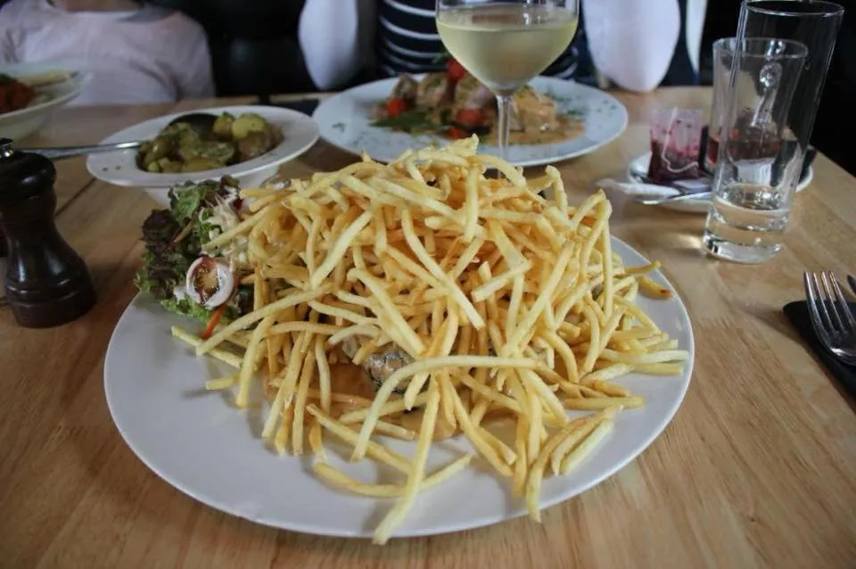 Restaurant/places to eat in Hotel De Boskar Peer