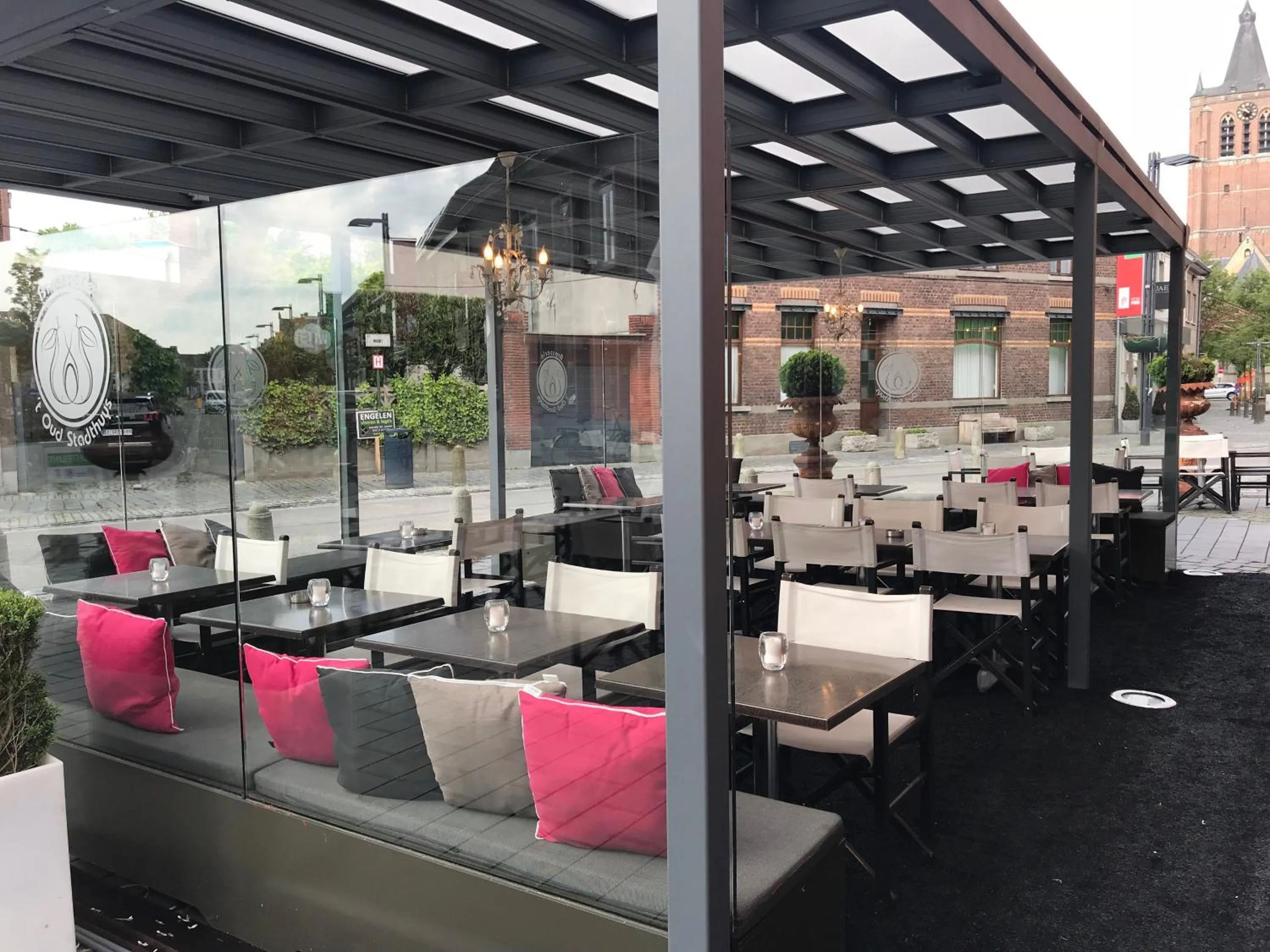 Restaurant/places to eat in Hotel De Boskar Peer