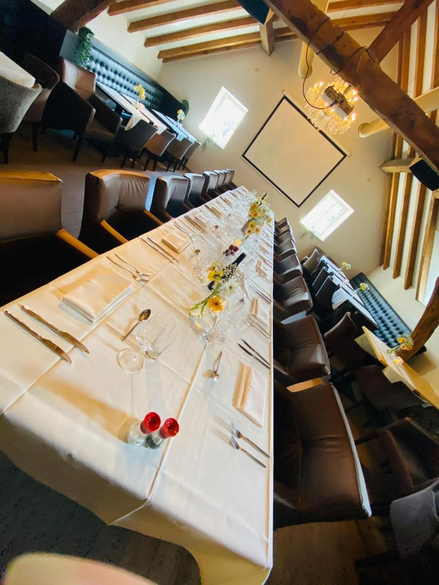 Restaurant/places to eat in Hotel De Boskar Peer