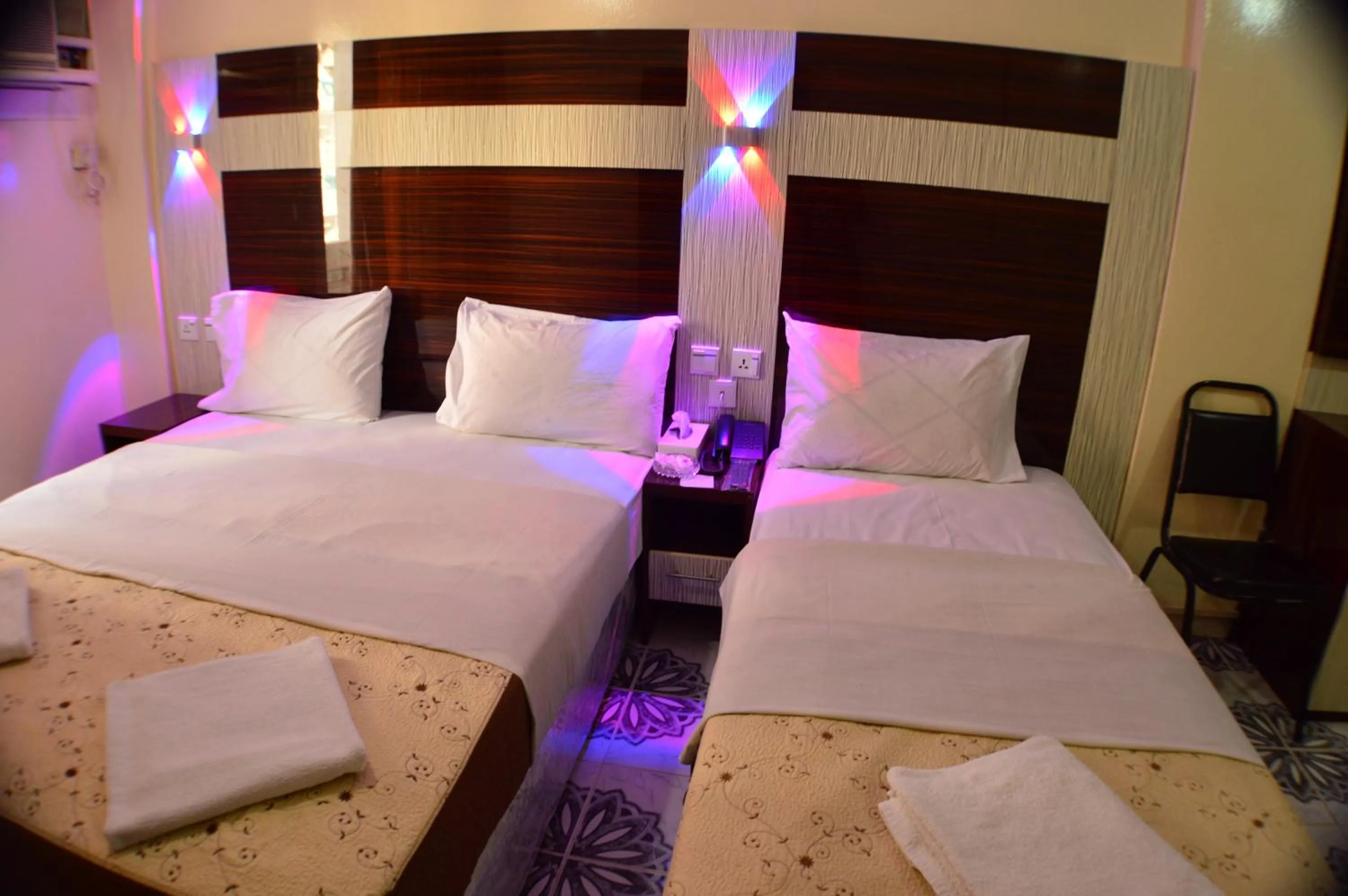 Bedroom, Bed in Tehran Hotel