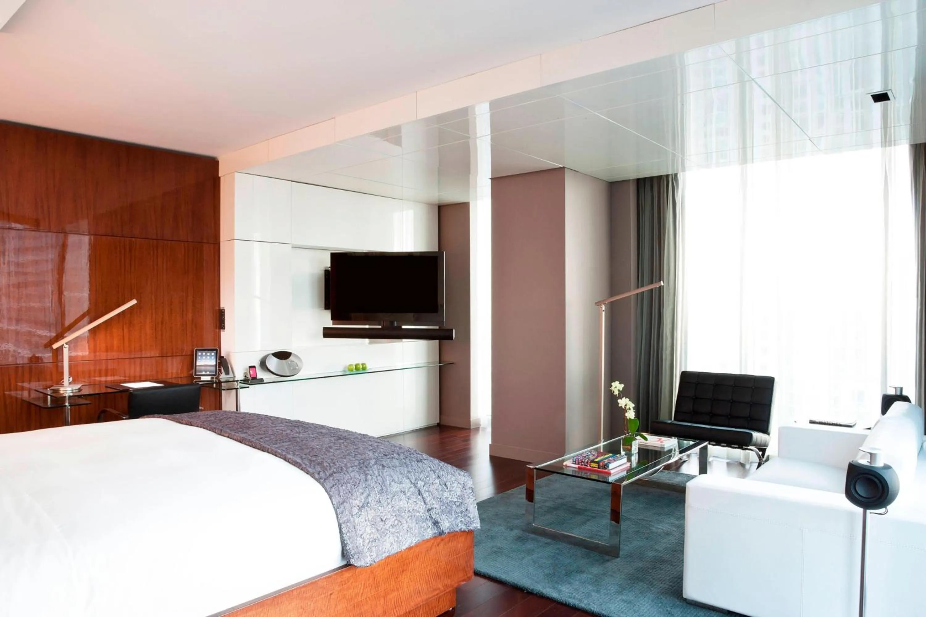 Photo of the whole room, Bed in Hotel Beaux Arts, Autograph Collection