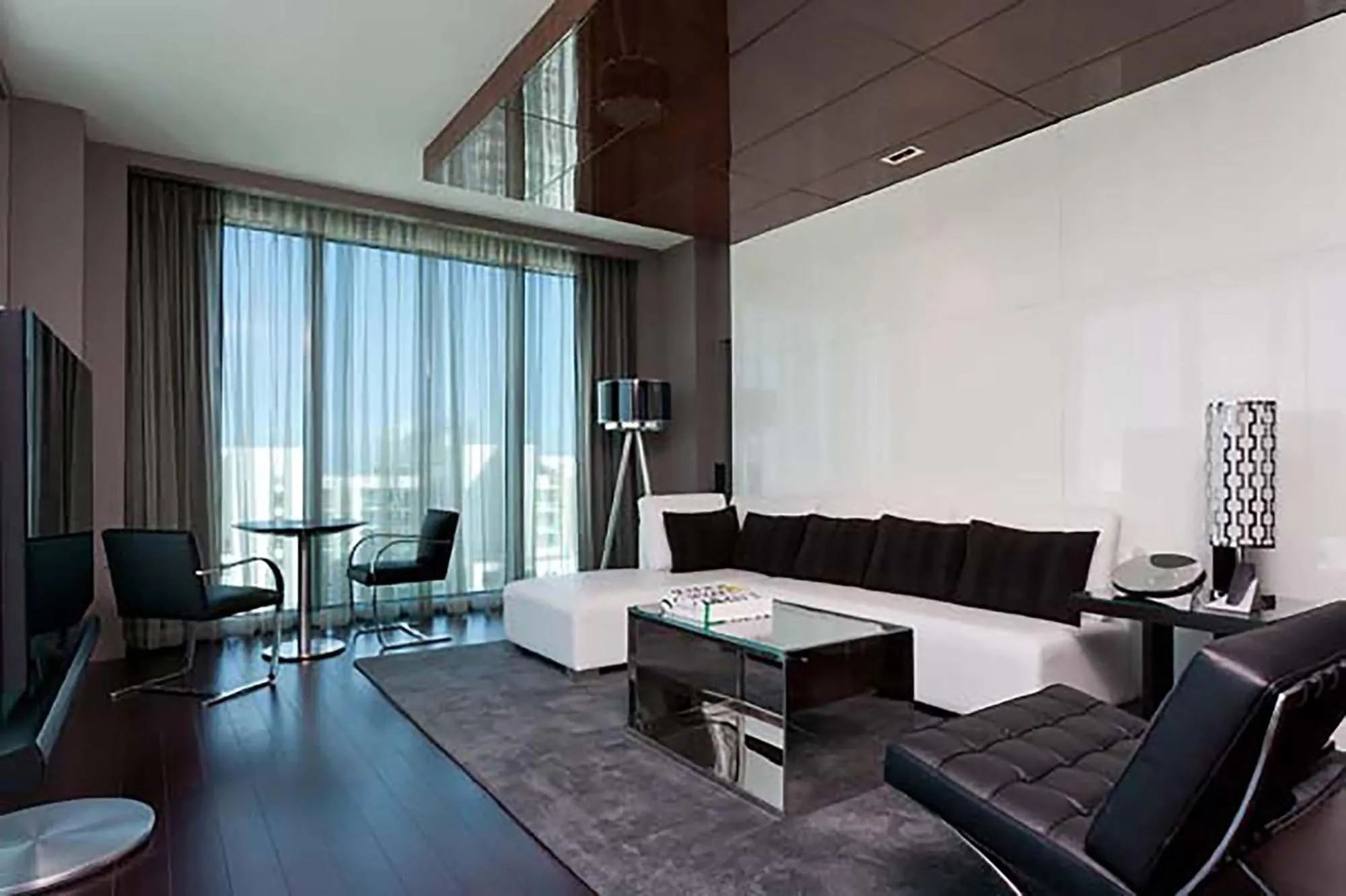 Living room in Hotel Beaux Arts, Autograph Collection