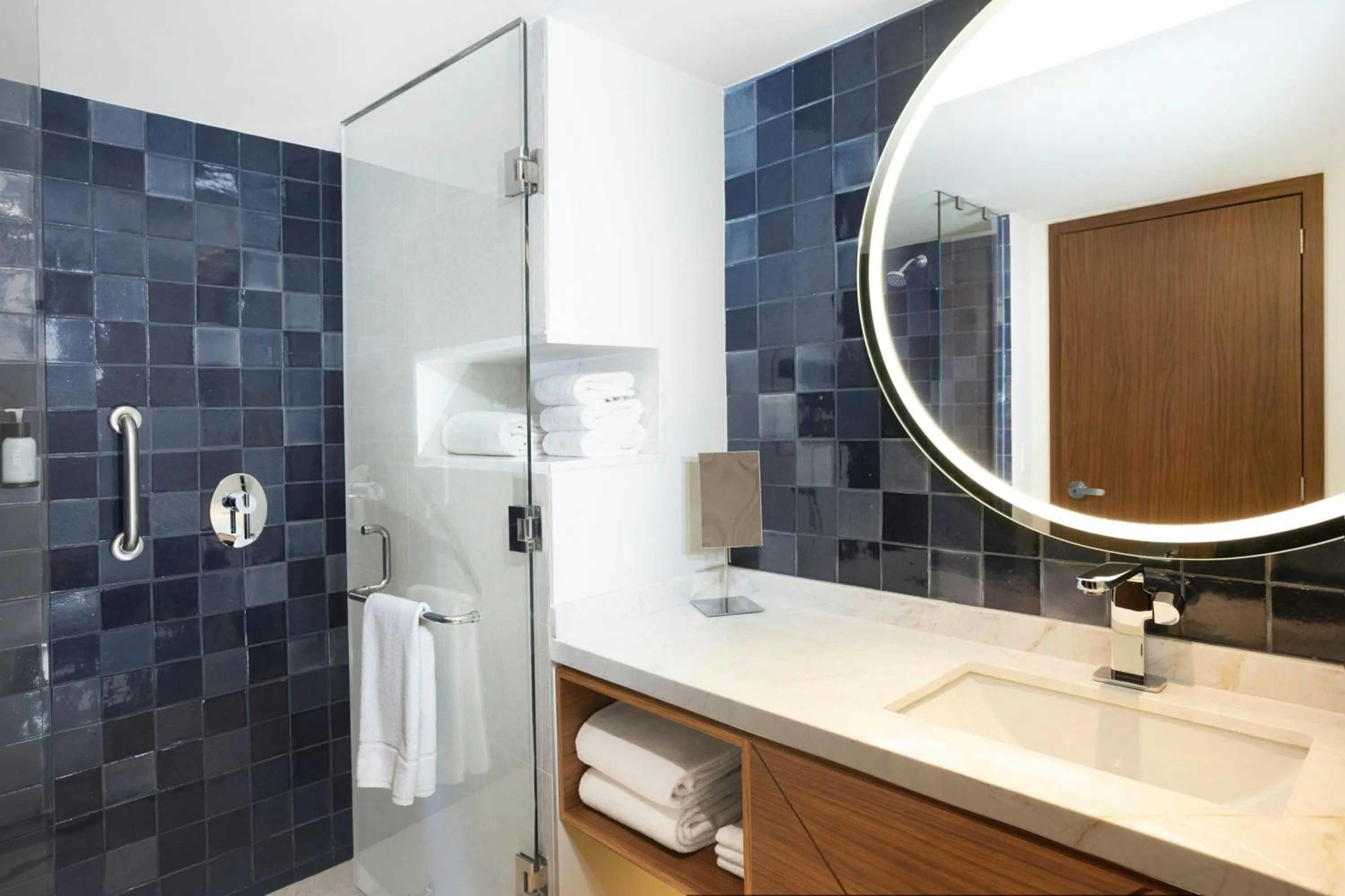 Bathroom in Courtyard by Marriott Puebla Las Animas