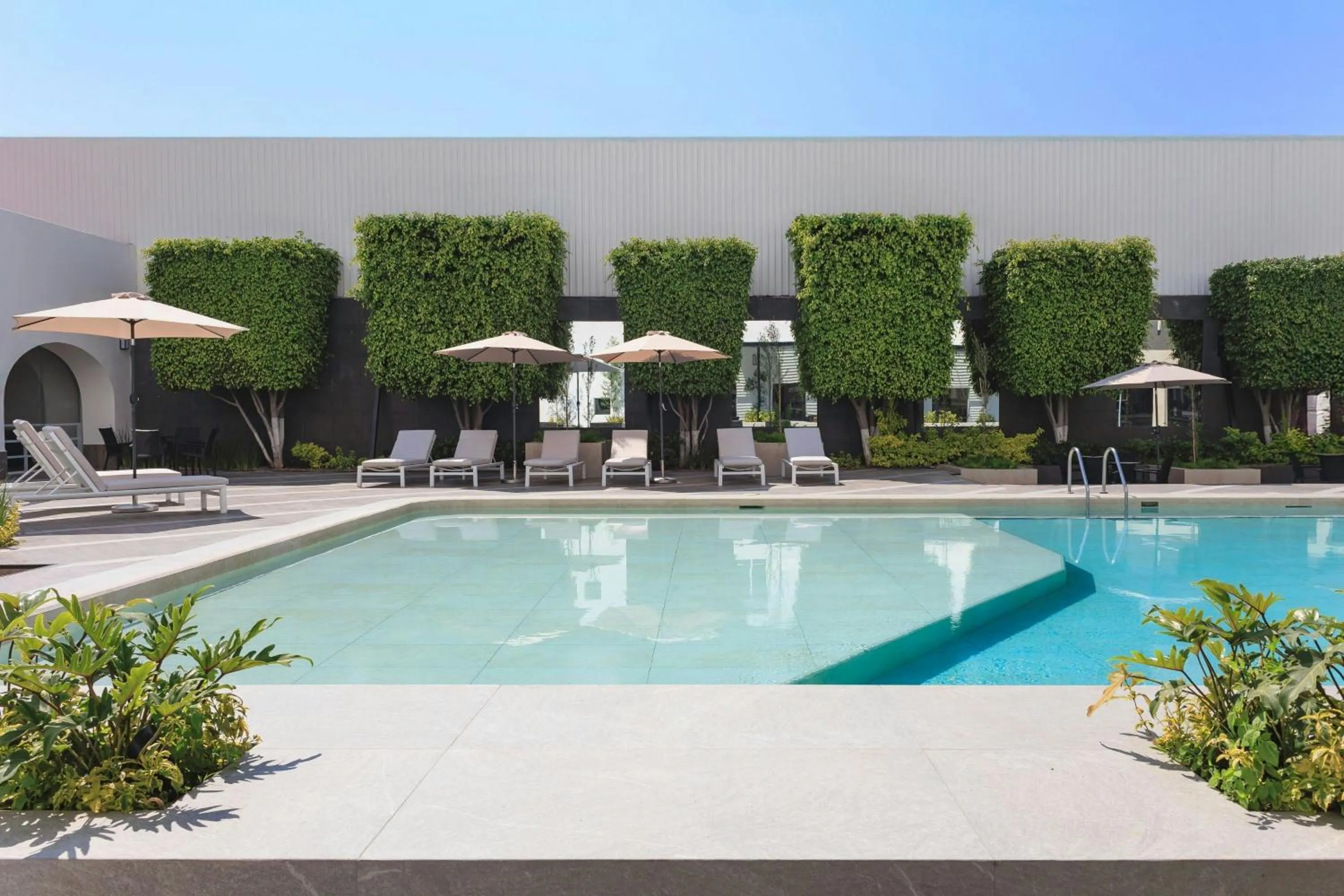 Swimming pool in Courtyard by Marriott Puebla Las Animas