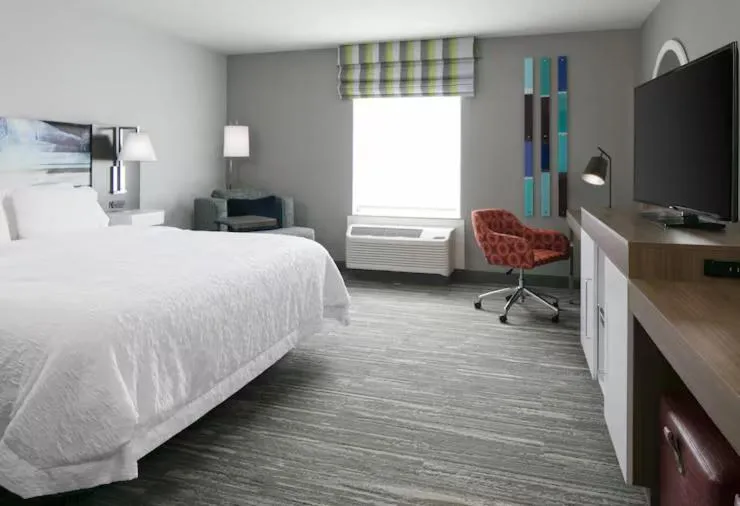 Bed in Hampton Inn By Hilton Wichita Northwest