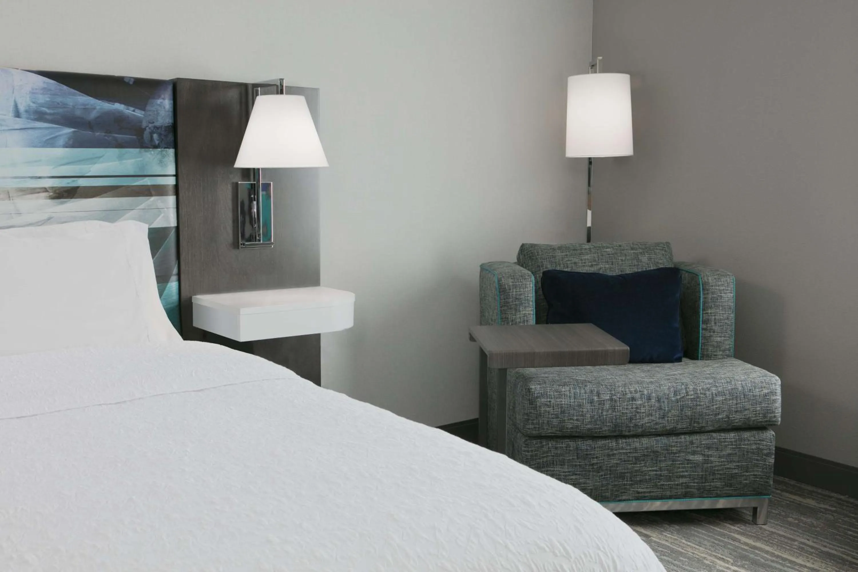 Bed in Hampton Inn By Hilton Wichita Northwest