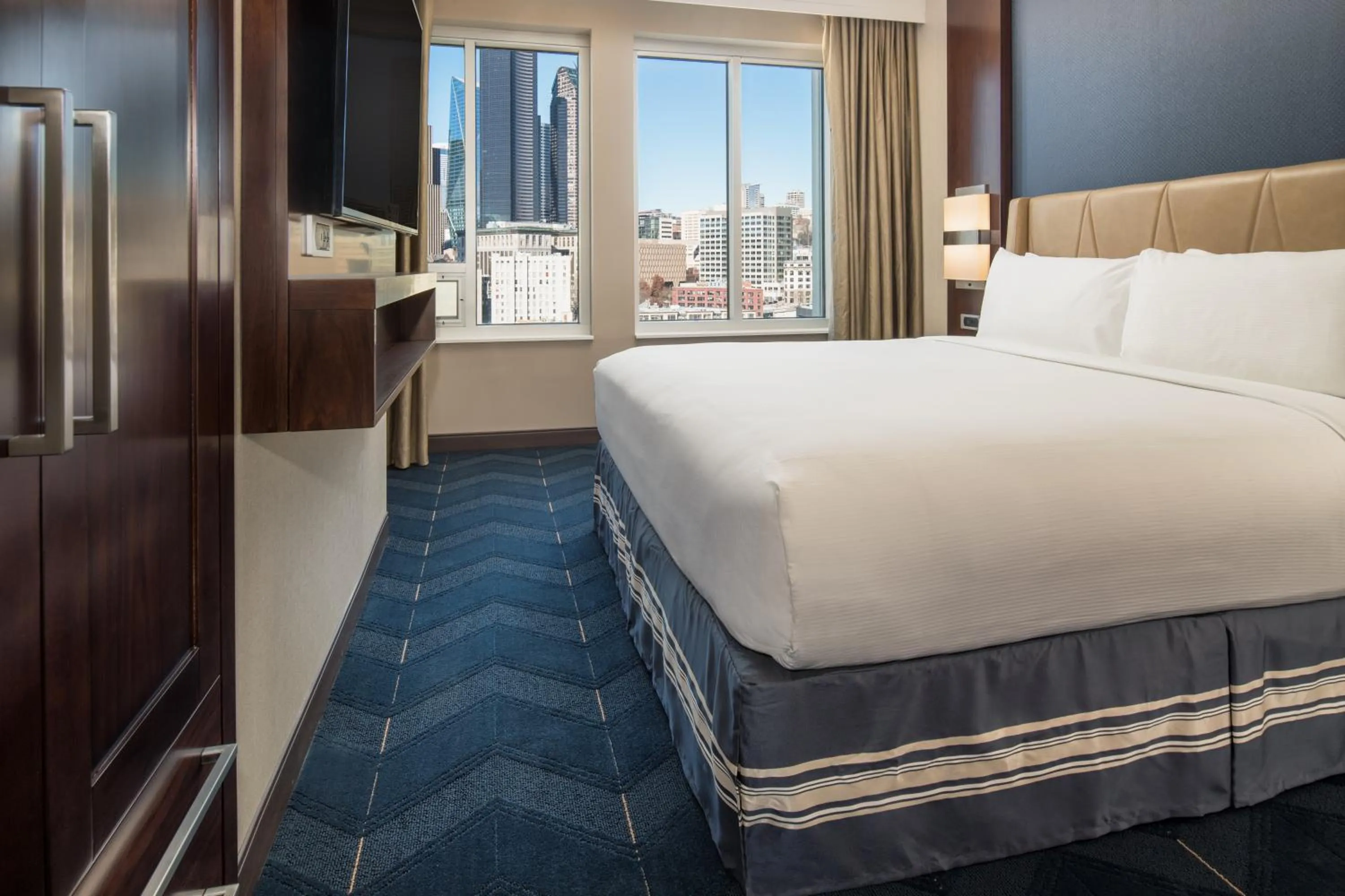 View (from property/room), Bed in Embassy Suites By Hilton Seattle Downtown Pioneer Square