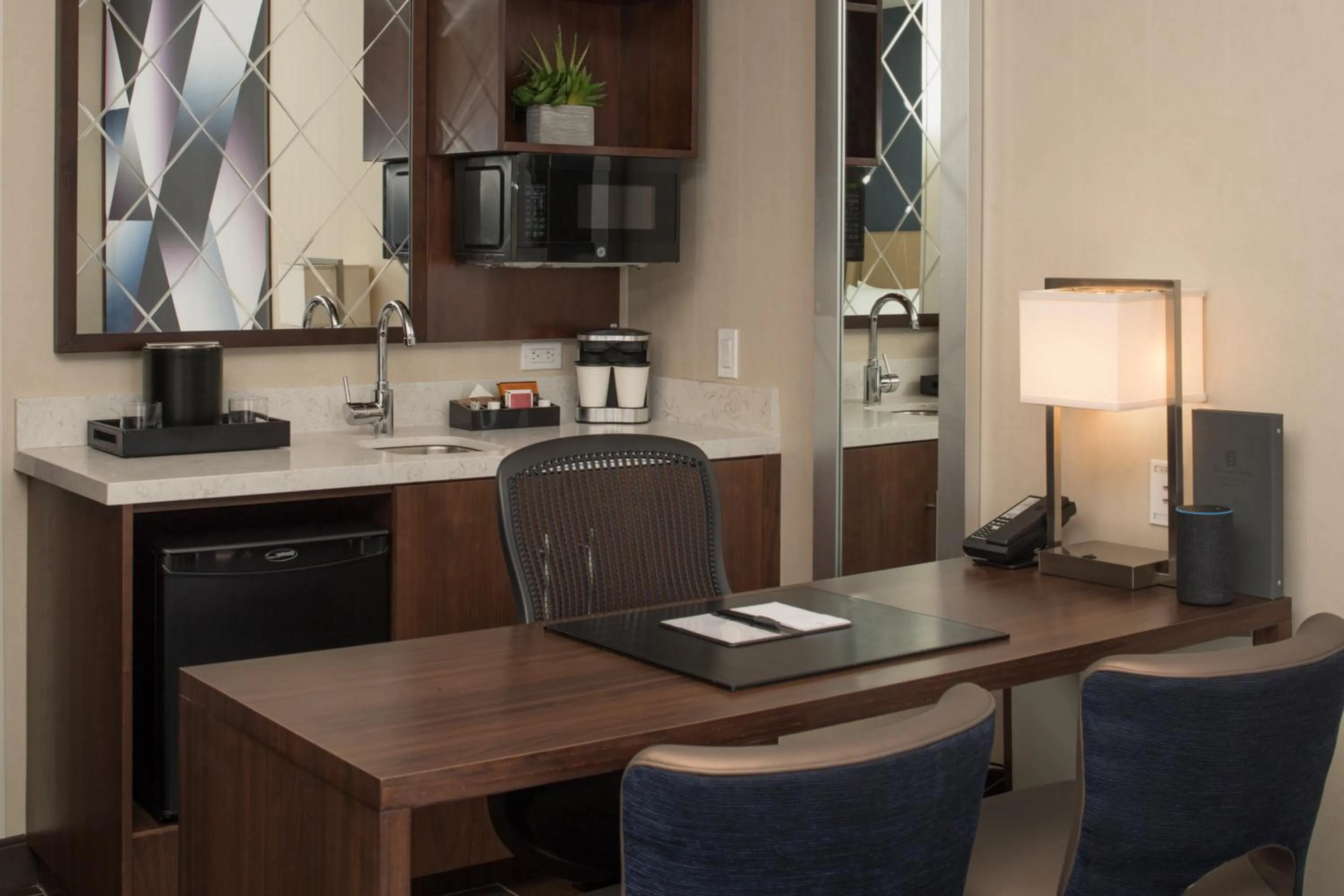 Kitchen or kitchenette in Embassy Suites By Hilton Seattle Downtown Pioneer Square