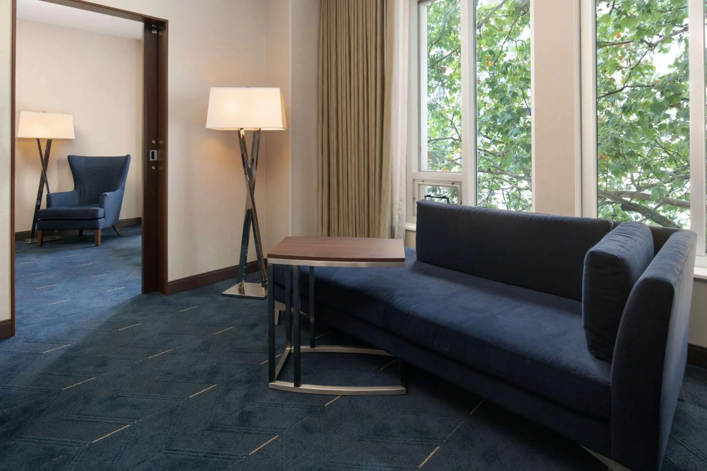 Living room in Embassy Suites By Hilton Seattle Downtown Pioneer Square