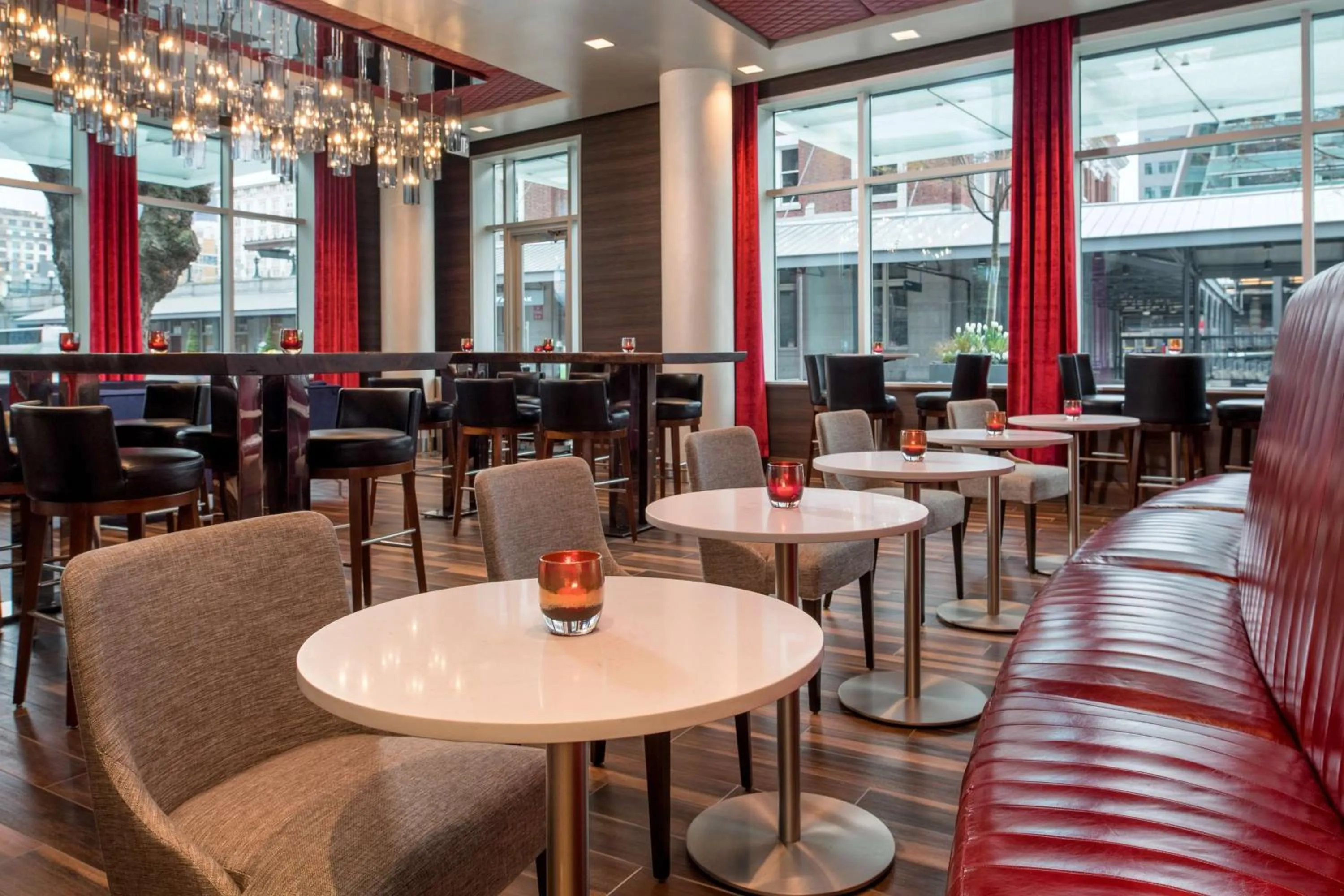 Restaurant/places to eat in Embassy Suites By Hilton Seattle Downtown Pioneer Square