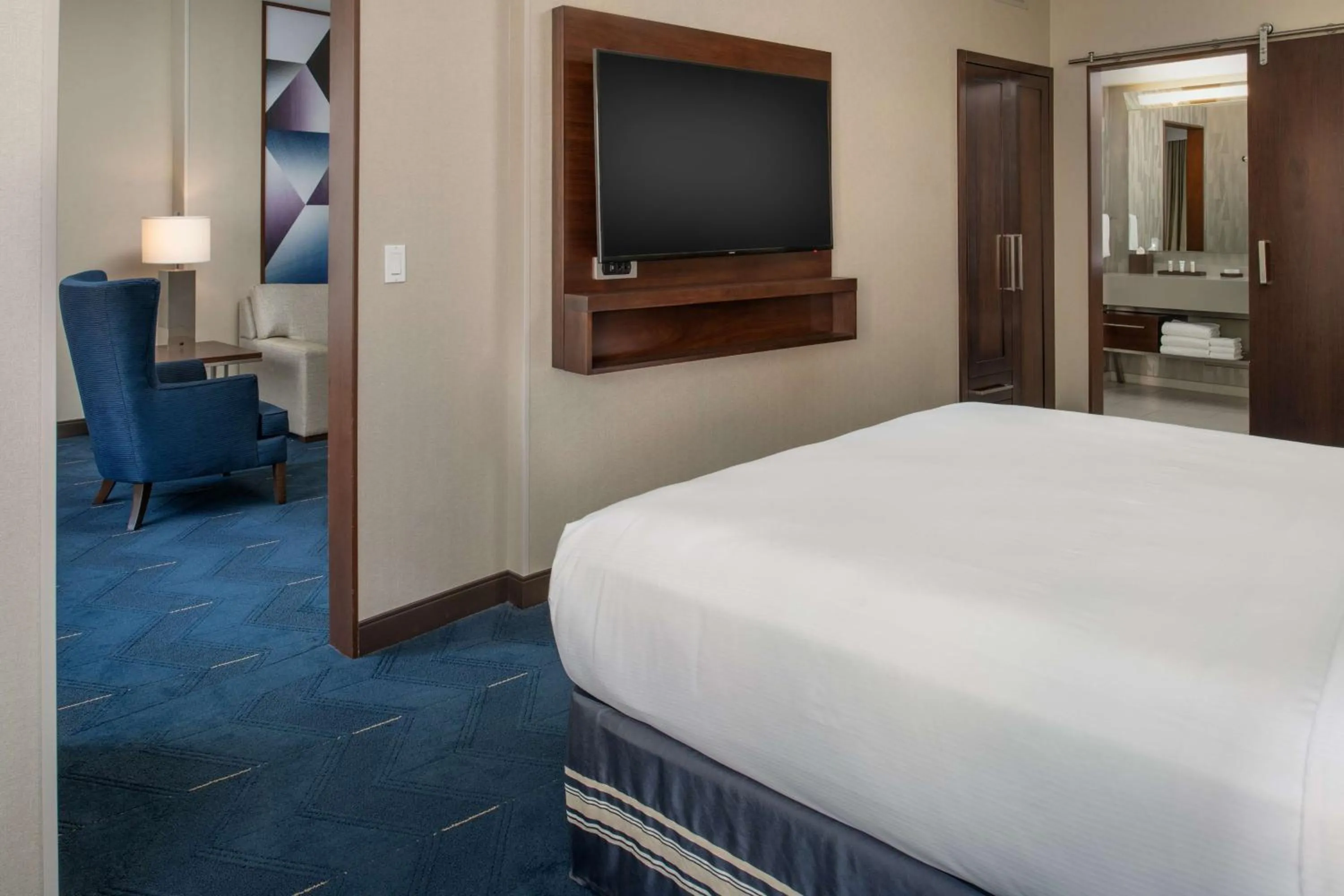 Bed in Embassy Suites By Hilton Seattle Downtown Pioneer Square