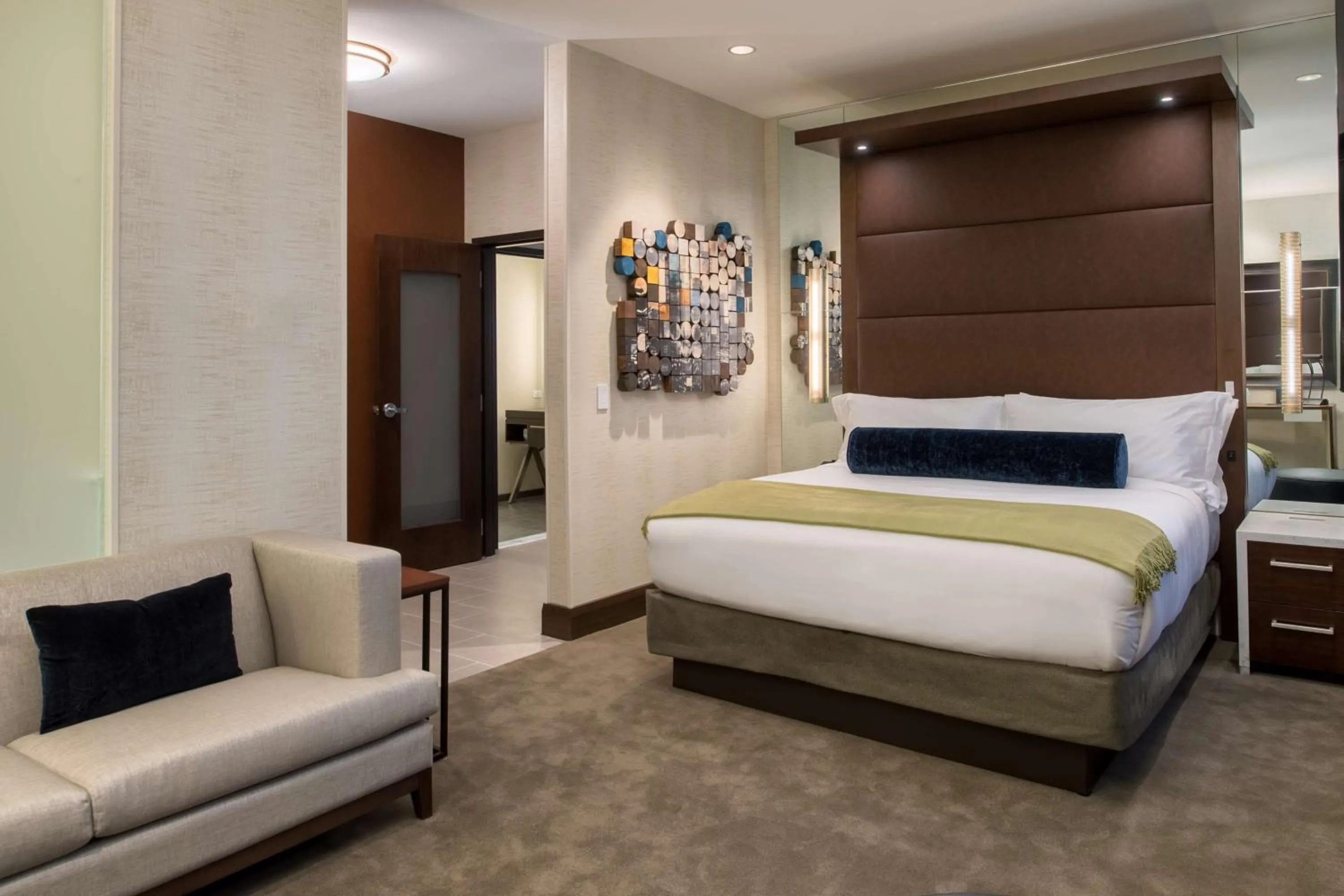 Living room, Bed in Embassy Suites By Hilton Seattle Downtown Pioneer Square